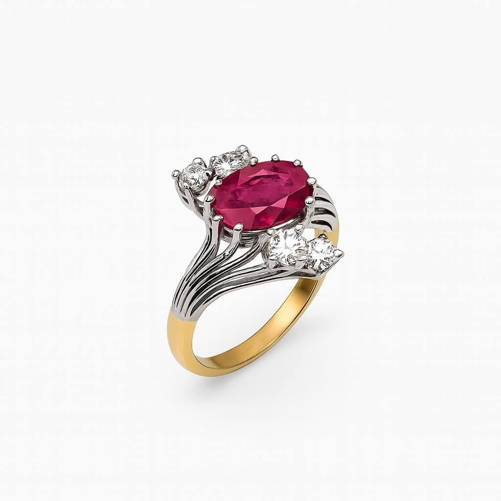 Solitaire Ring with Ruby and Diamonds in vendita 2