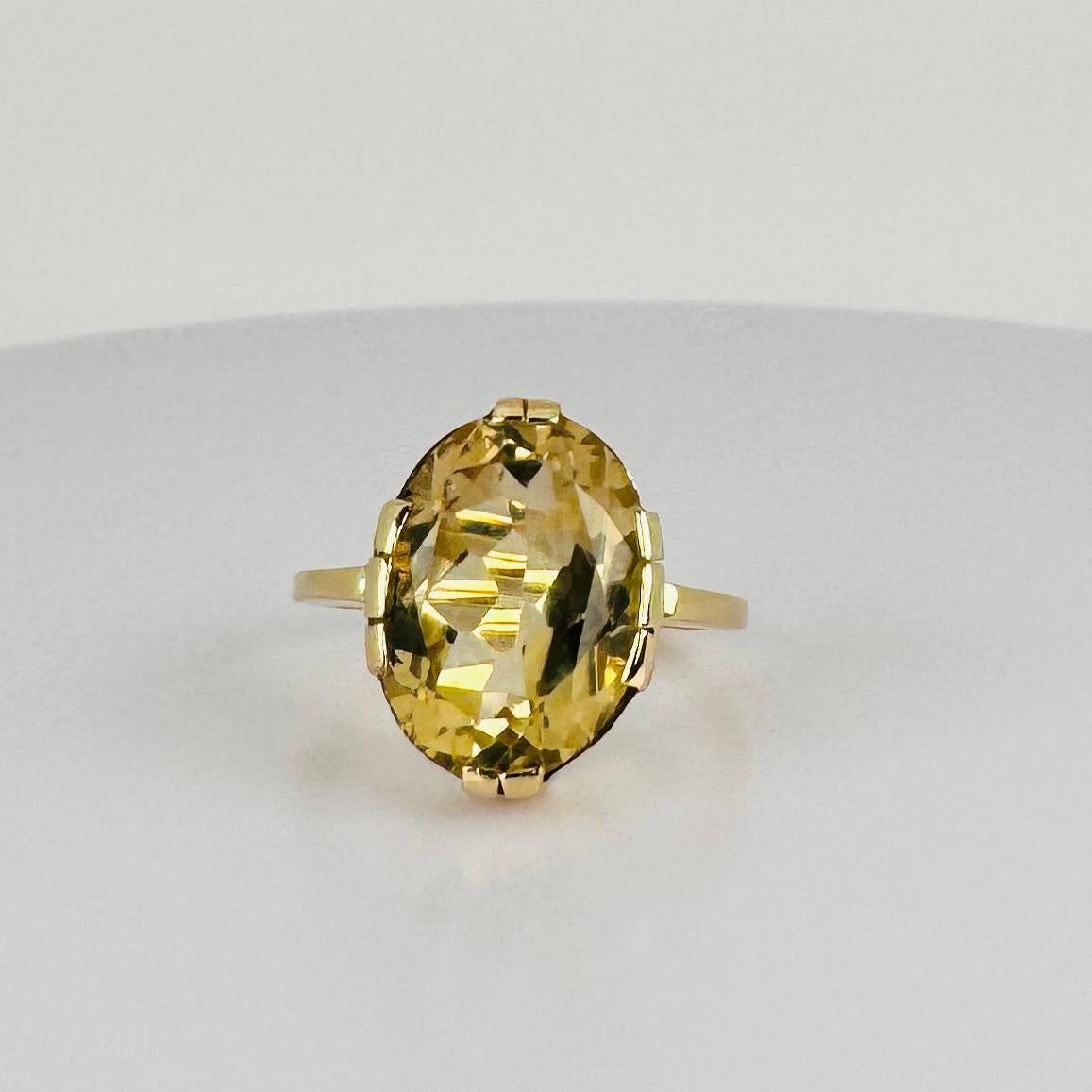 Add a touch of elegance to your collection with this stunning art deco 14 carat gold ring , featuring a beautiful oval citrine. The citrine is beautifully faceted which makes a lust for the eye! Special jewel to wear alone and also perfectly to