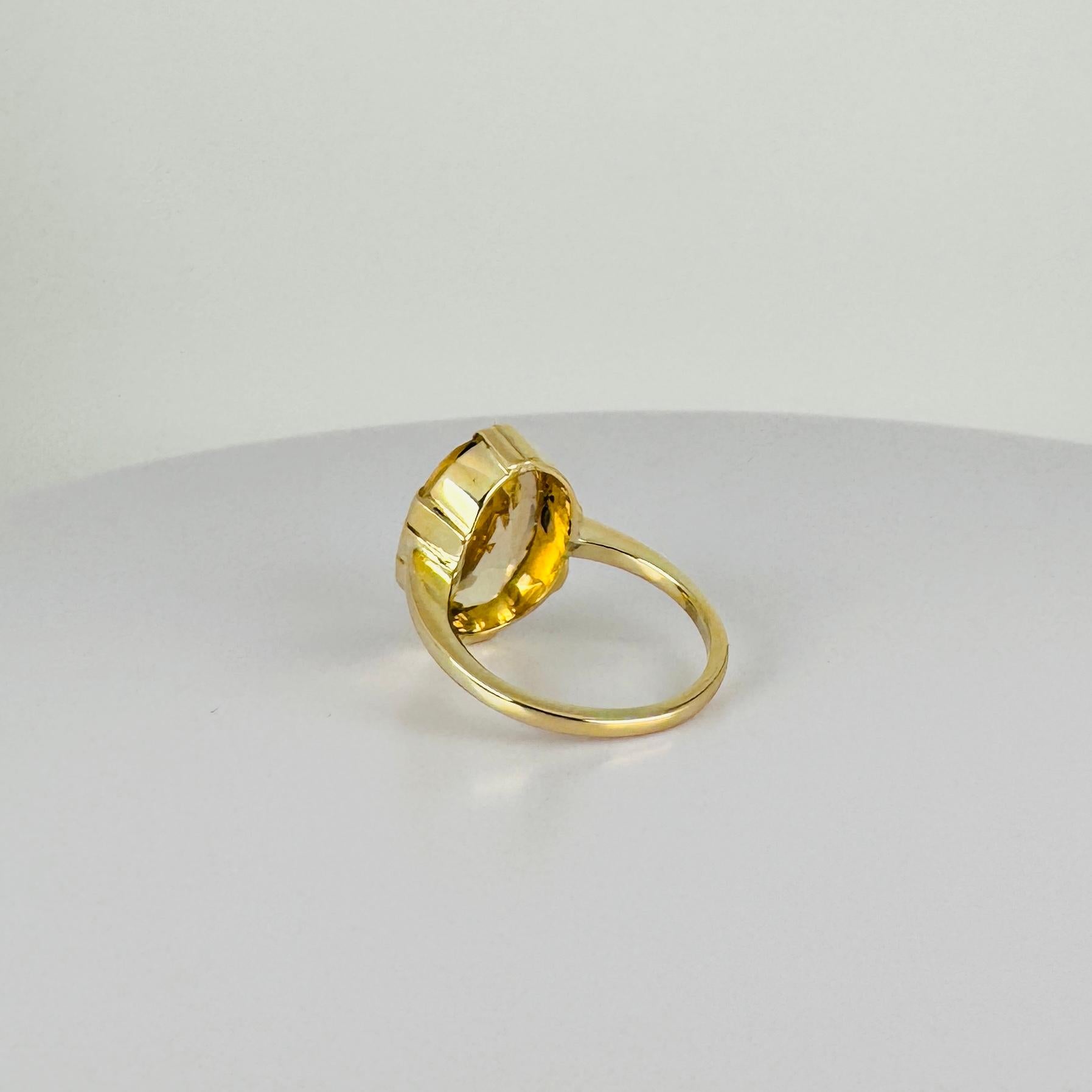 Solitaire Ring Yellow Gold 14k with Oval faceted citrine 3.5 carat Pour femmes en vente