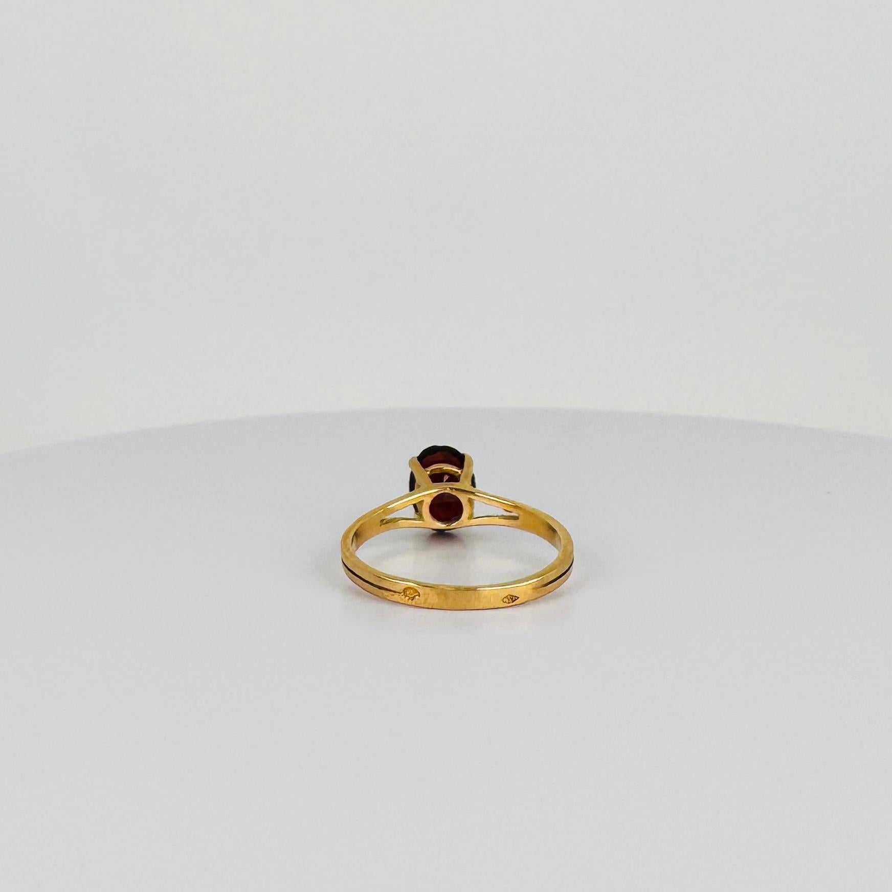 Solitaire Ring Yellow Gold 18k with Oval Facetted Garnet 3 carat For Sale 1