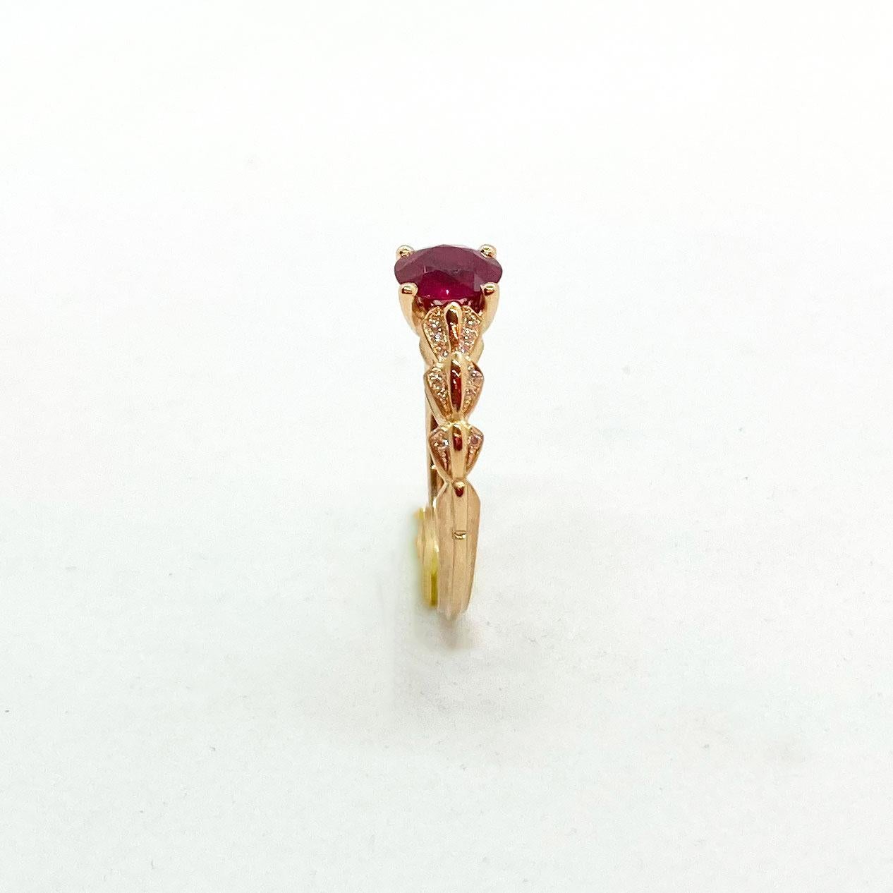 Round Cut Solitaire Rose Gold 18 Karat Diamond Ring with Ruby For Sale