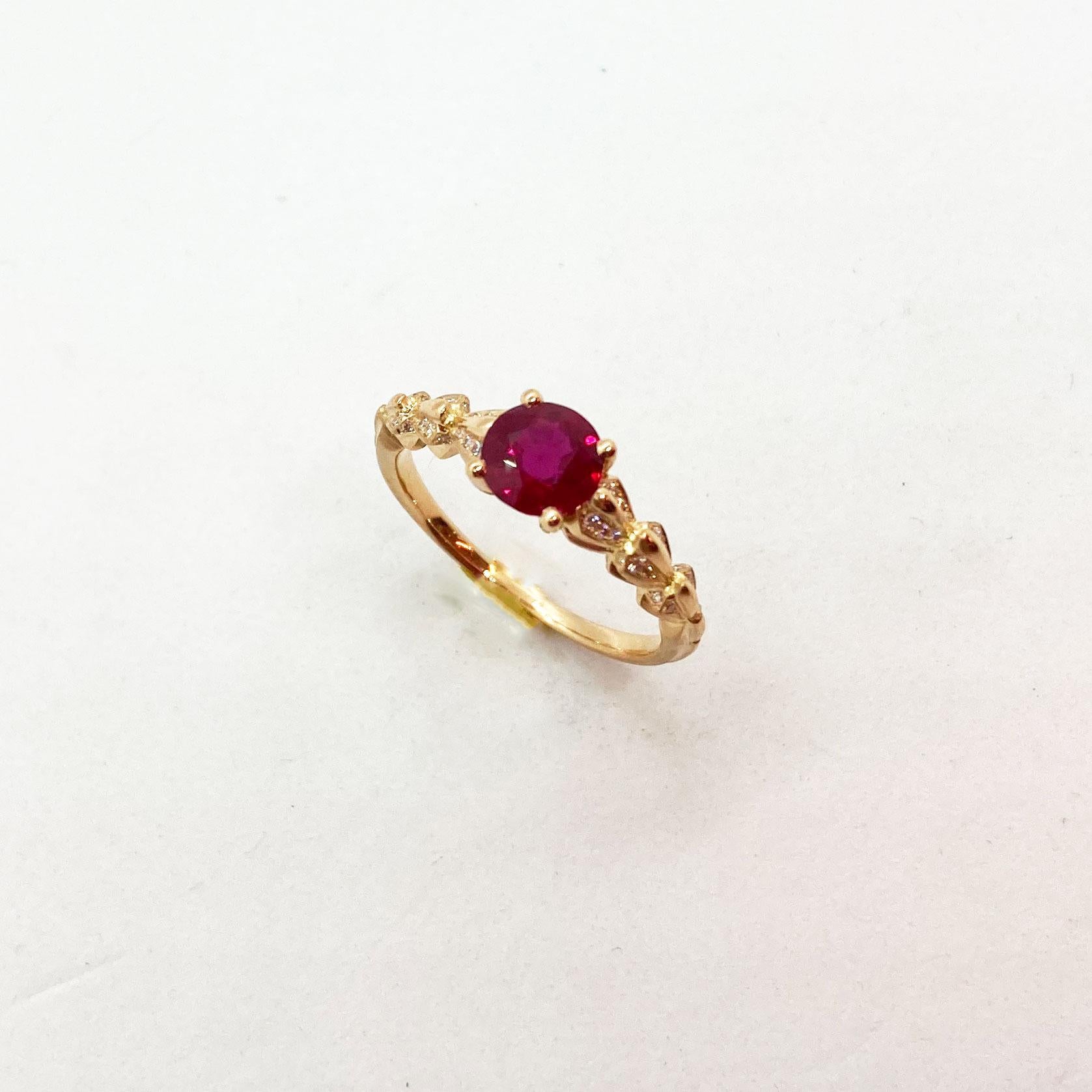 Solitaire Rose Gold 18 Karat Diamond Ring with Ruby In New Condition For Sale In Zurich, CH