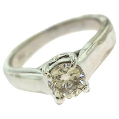 Solitaire Round Diamond in White Gold Engagement Ring