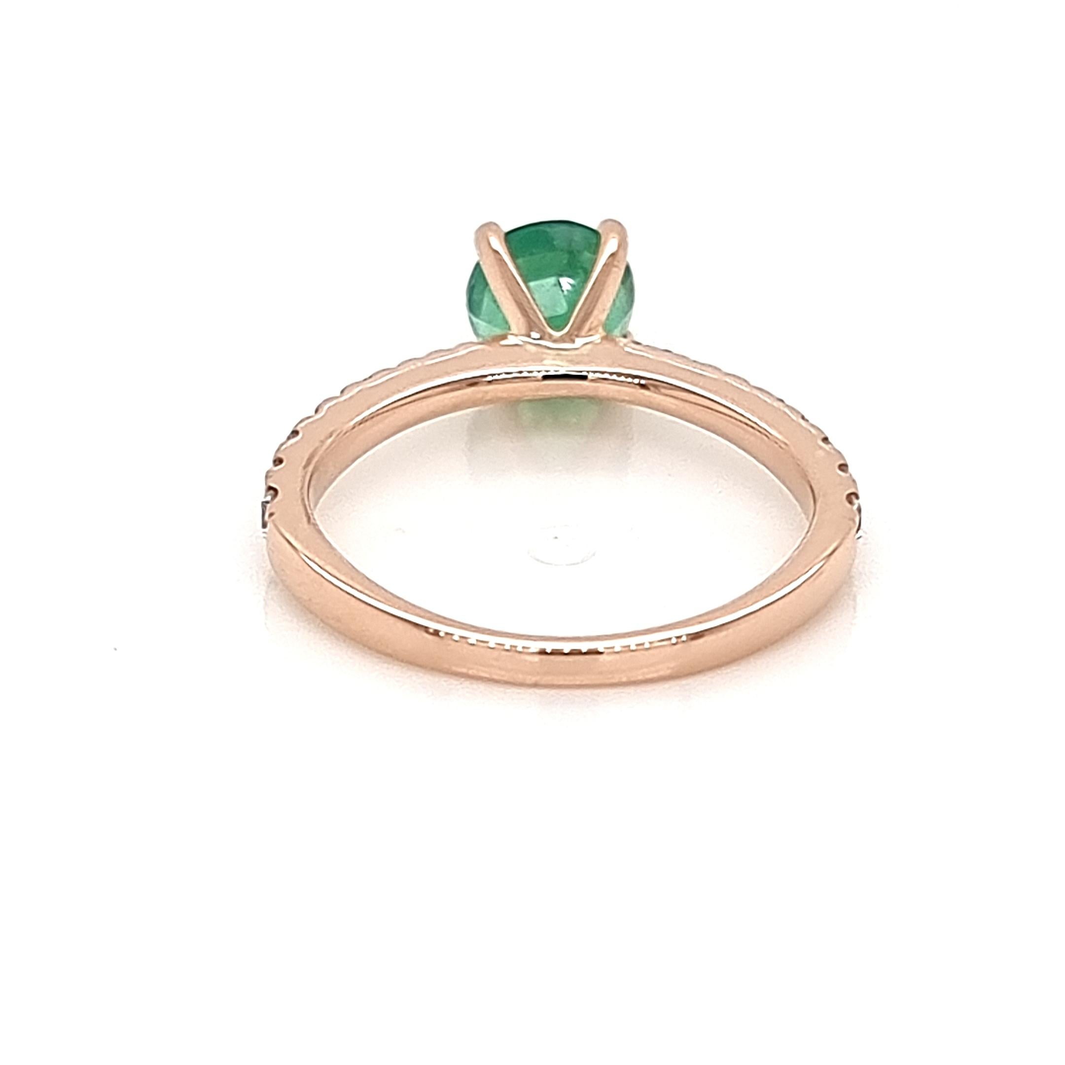 Solitaire Round Emerald Ring with Accent White Diamonds on the Shank in 18K Rose In New Condition For Sale In ประเวศ, TH
