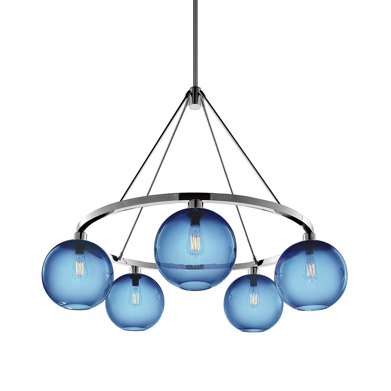 Imbued with timeless style, the striking solitaire chandelier showcases sophisticated metal finishes, a classic, handcrafted silhouette, and the soft glow of the Edison bulb at its centre. Every single glass light that comes from Niche is handblown