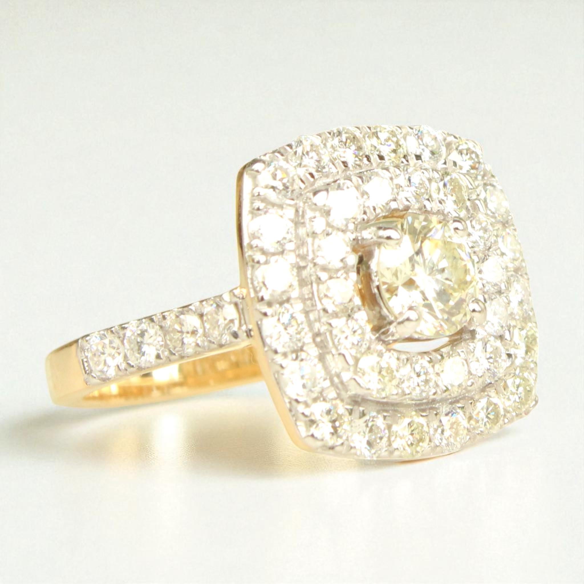 Taille ronde Bague solitaire en or massif 14K avec halo de diamants naturels de forme carrée (certifié) en vente