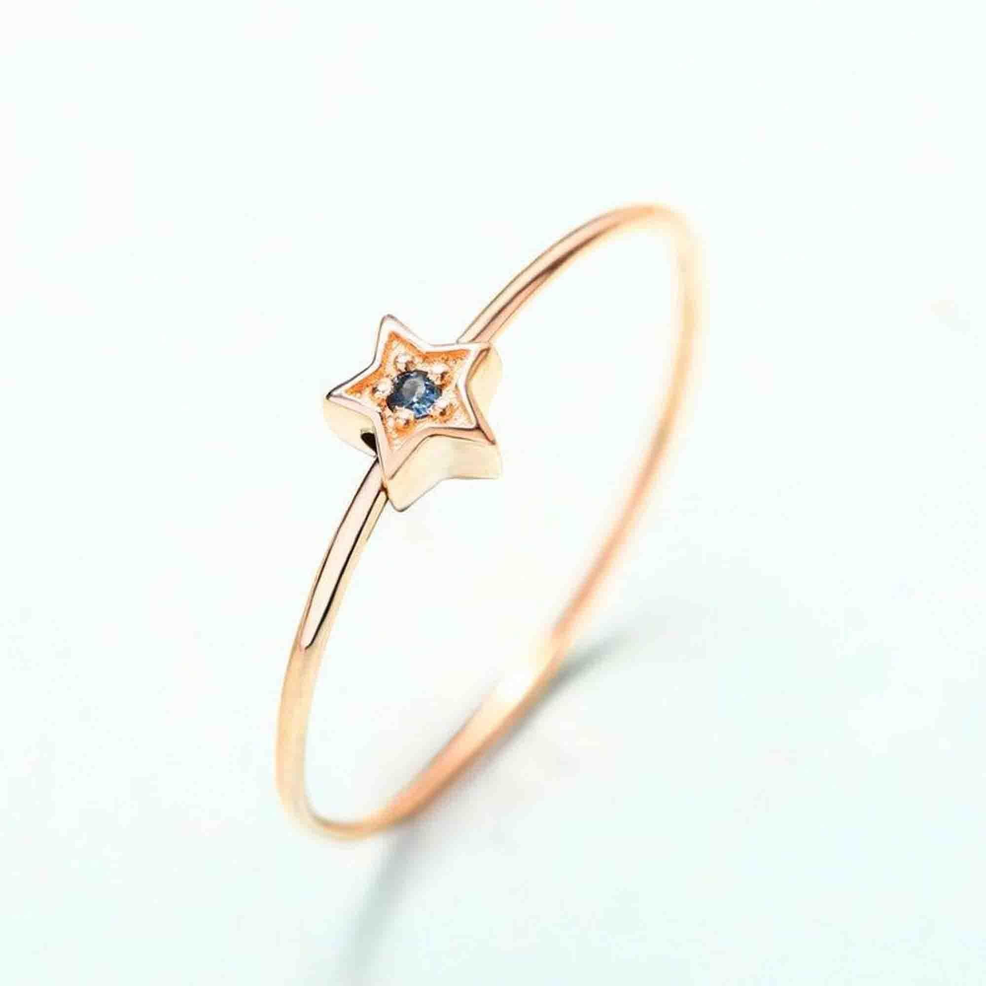 Im Angebot: Solitär Stern Runder blauer Saphir 14K Roségold Ring () 5