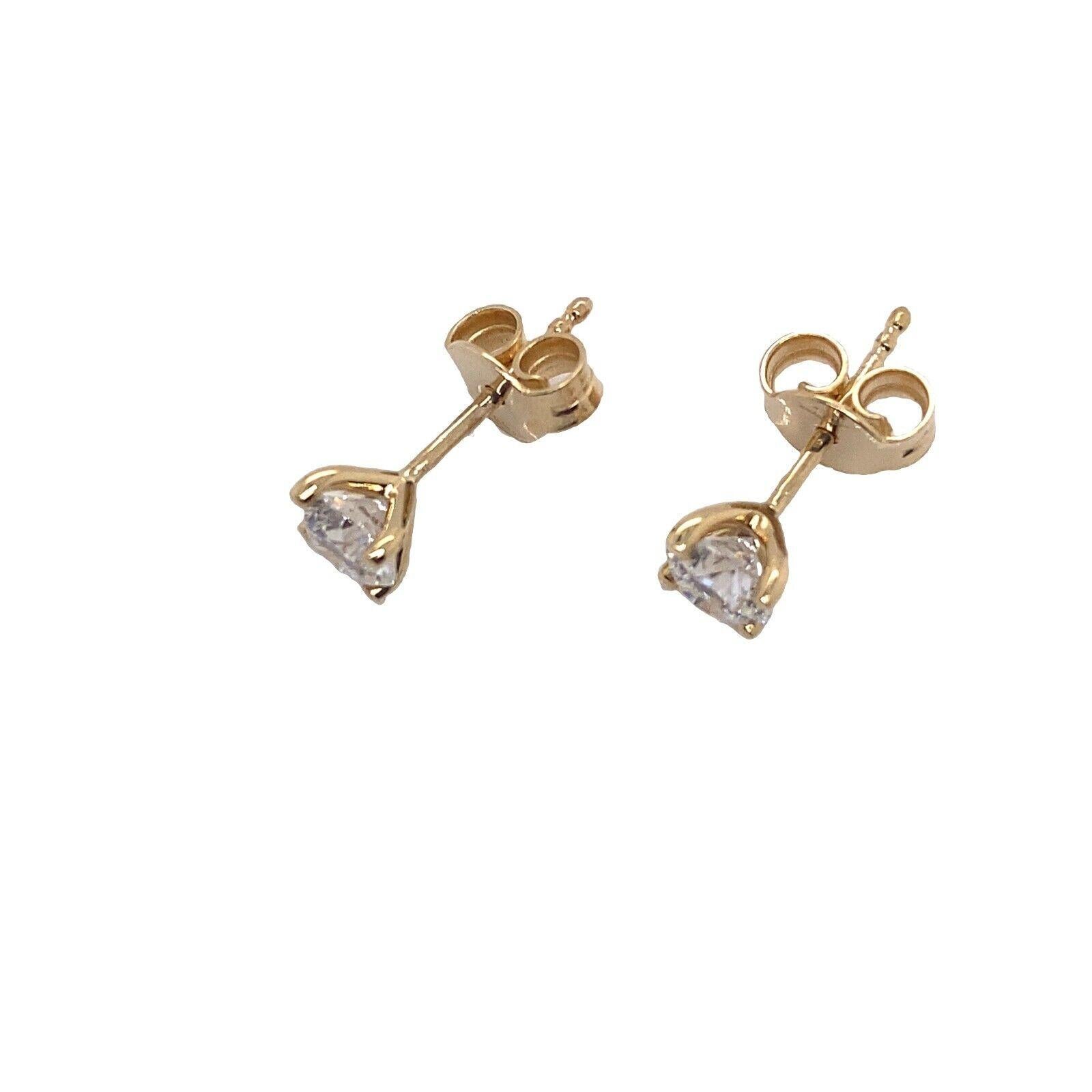 Solitaire Stud Earrings Set with 0.50ct of Diamonds in 18ct Yellow Gold In New Condition For Sale In London, GB