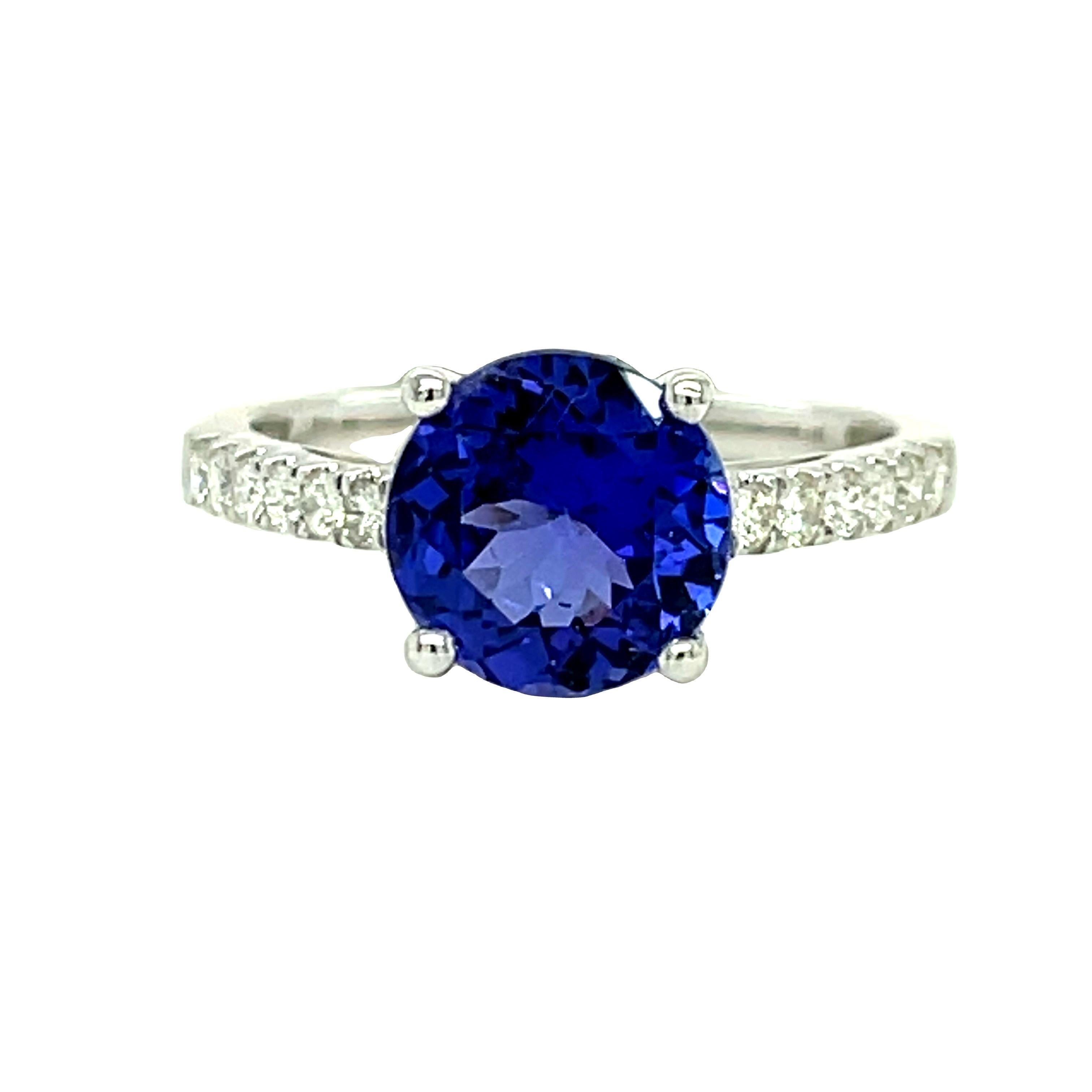 AAA Solitaire Tanzanite and Diamond Ring in 18K White Gold  In New Condition For Sale In New York, NY