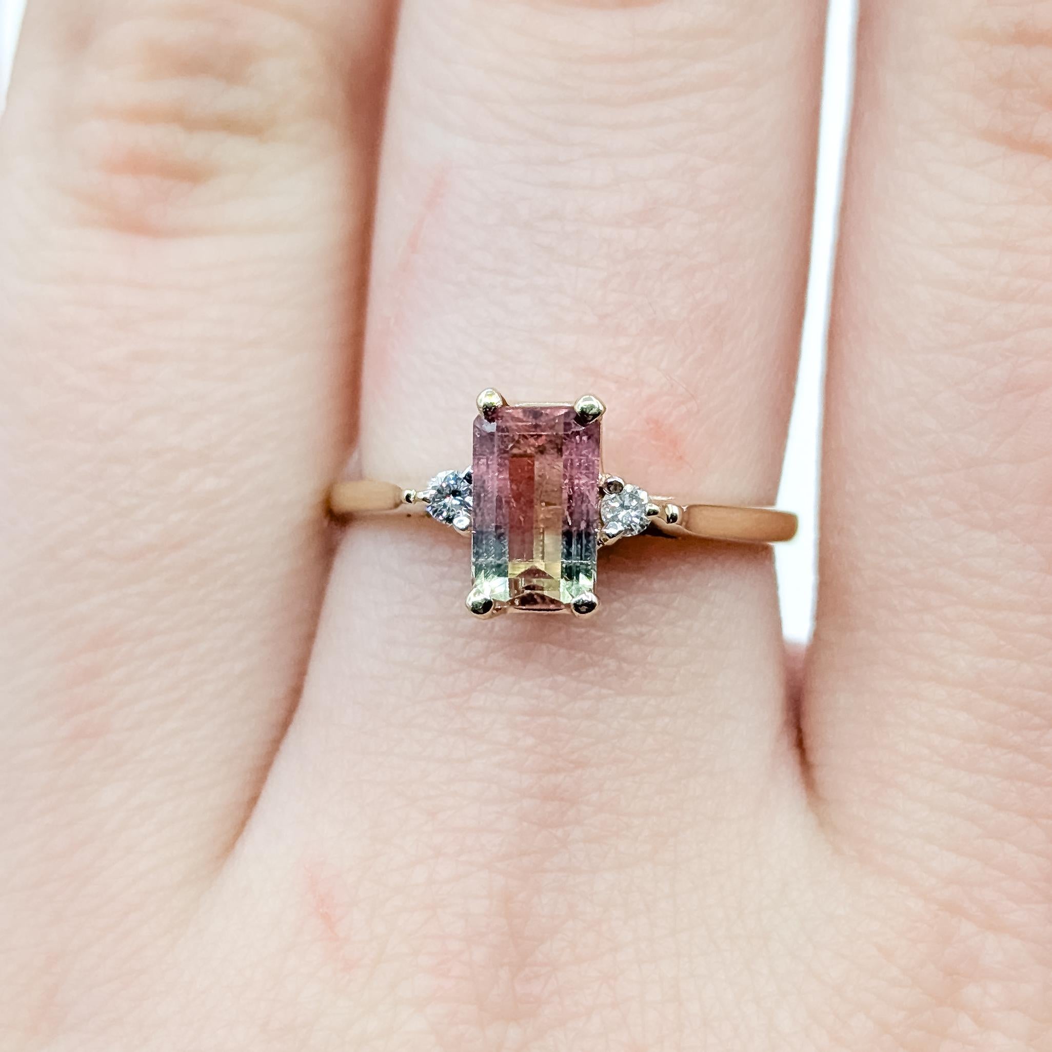 Solitaire Tourmaline & Diamond Ring in 14k In condizioni ottime in vendita a Bloomington, MN