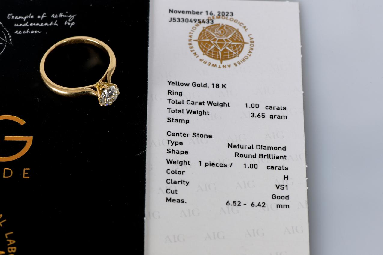 Alliance solitaire en or 18 carats sertie d'un diamant rond de taille brillant en vente 5