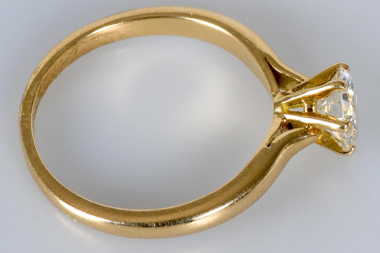 Solitär-Hochzeitsring aus 18 Karat Gold mit 1 rundem Diamanten im Brillantschliff im Zustand „Hervorragend“ im Angebot in Monte-Carlo, MC