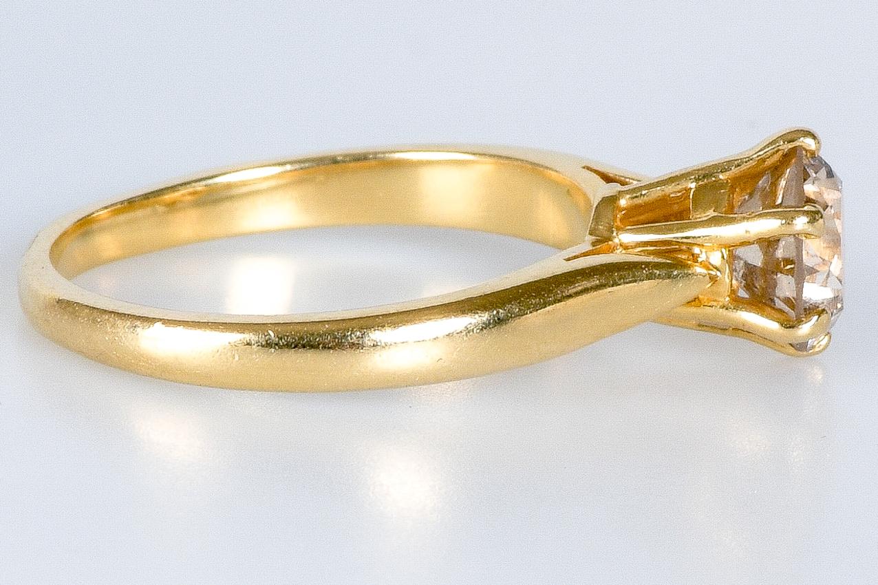 Solitär-Hochzeitsring aus 18 Karat Gold mit 1 Diamant im Rundschliff  im Angebot 1