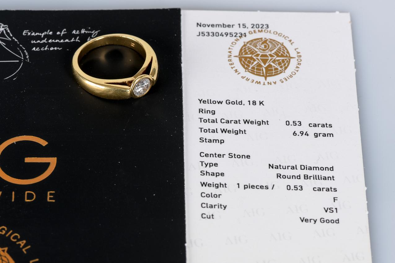 Solitaire wedding ring in yellow gold For Sale 6