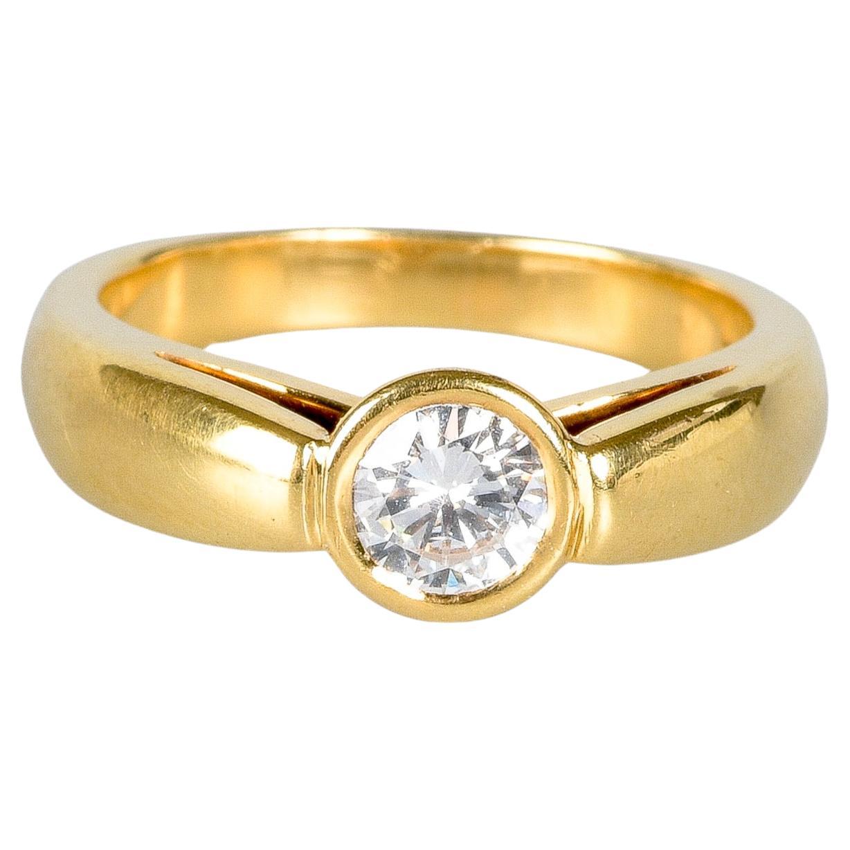 Solitaire wedding ring in yellow gold For Sale