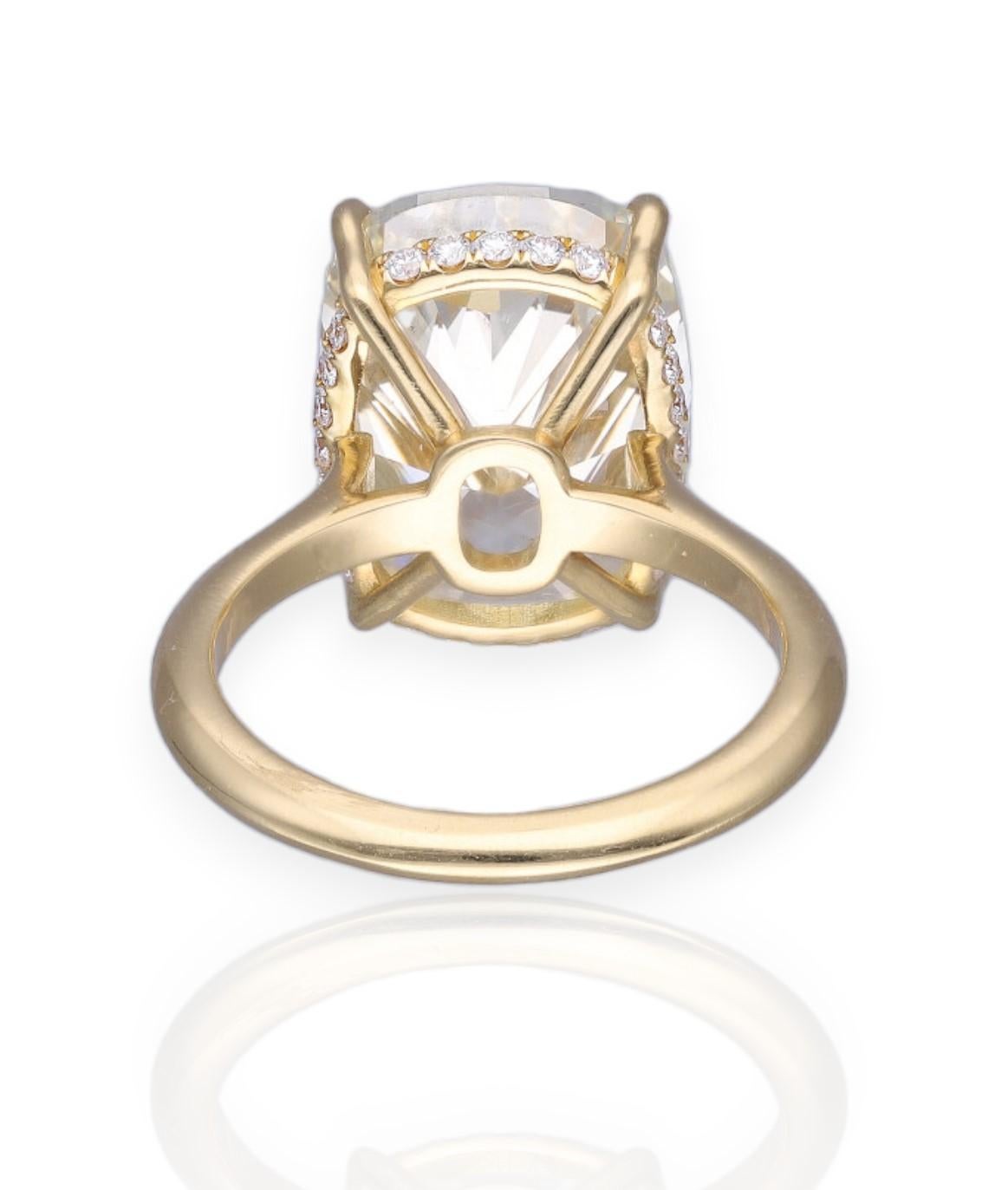10ct cushion cut diamond ring with hidden halo in 18ct yellow gold.
Cushion cut certfied by HRD Antwerp at L colour VS2 clarity
HRD certificate number 210000000611 10.10cts 

Halo has 0.21cts of diamonds

The ring can be customised to your own