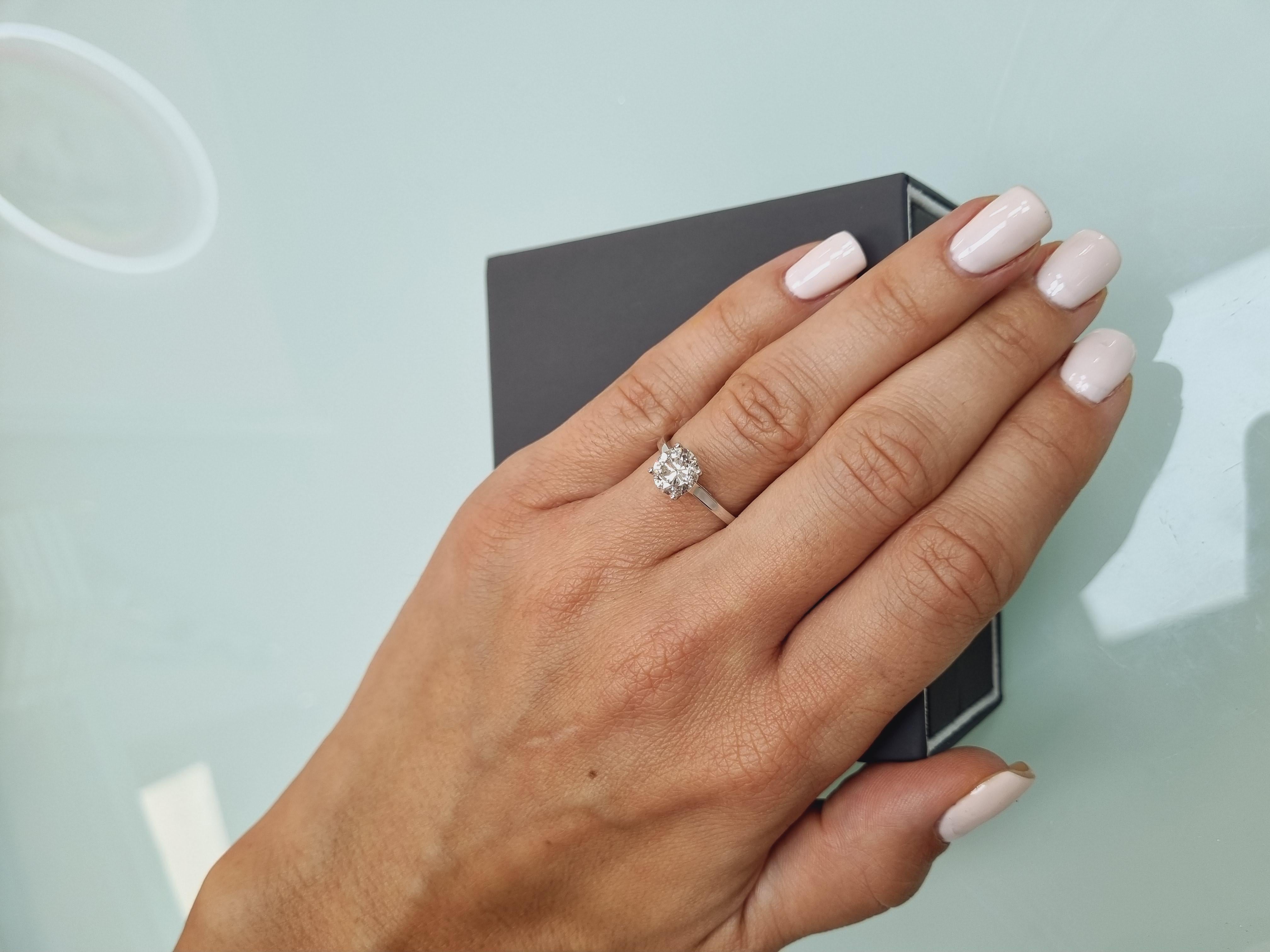 Brilliant Cut Solitare Diamond Ring 18k White Gold  1.75ct For Sale