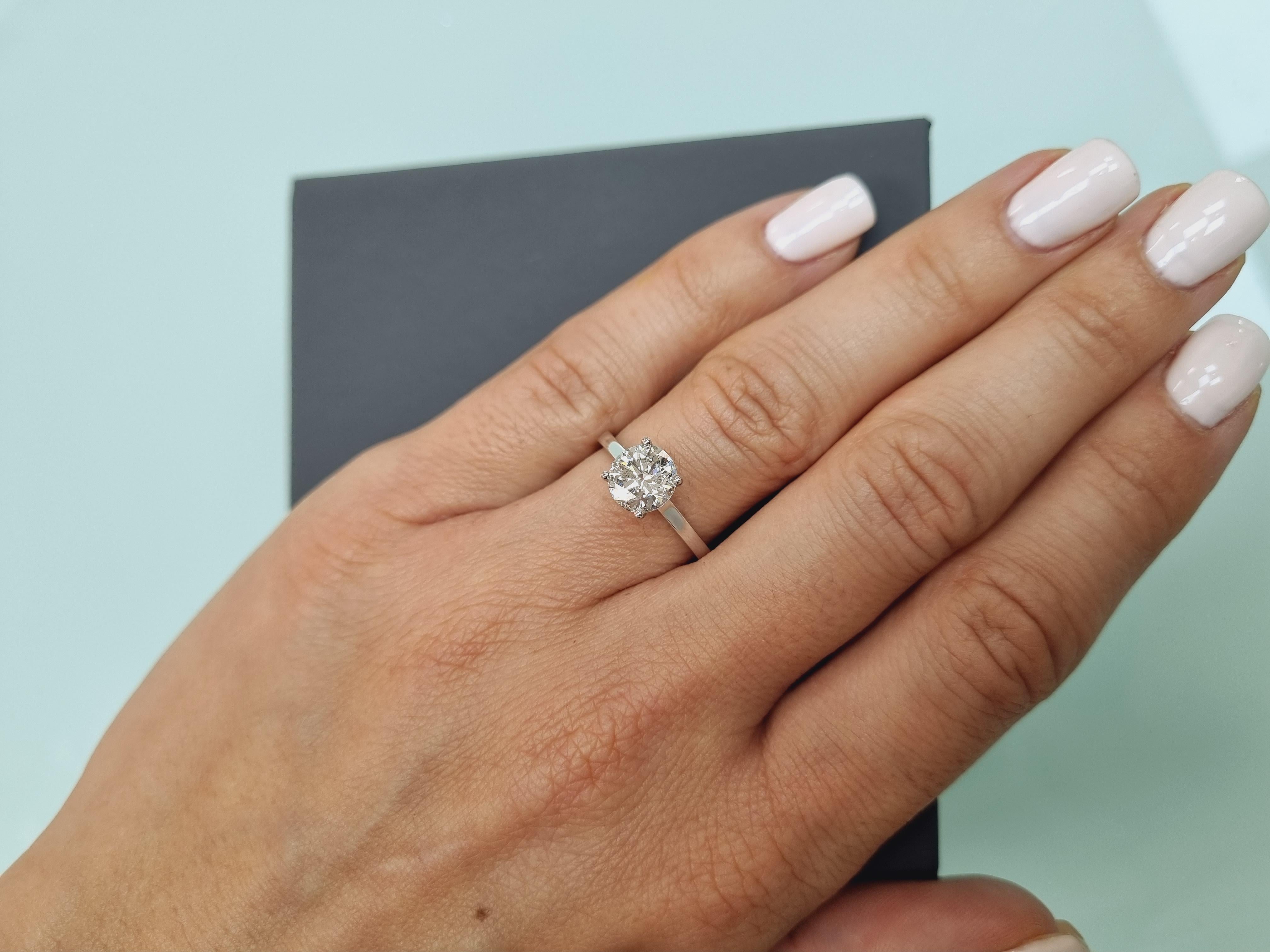 Elevate your love story with this stunning Martin Oliva engagement ring, a testament to timeless elegance and enduring commitment. Crafted from lustrous 18k white gold, this solitaire ring is a harmonious blend of sophistication and simplicity. The