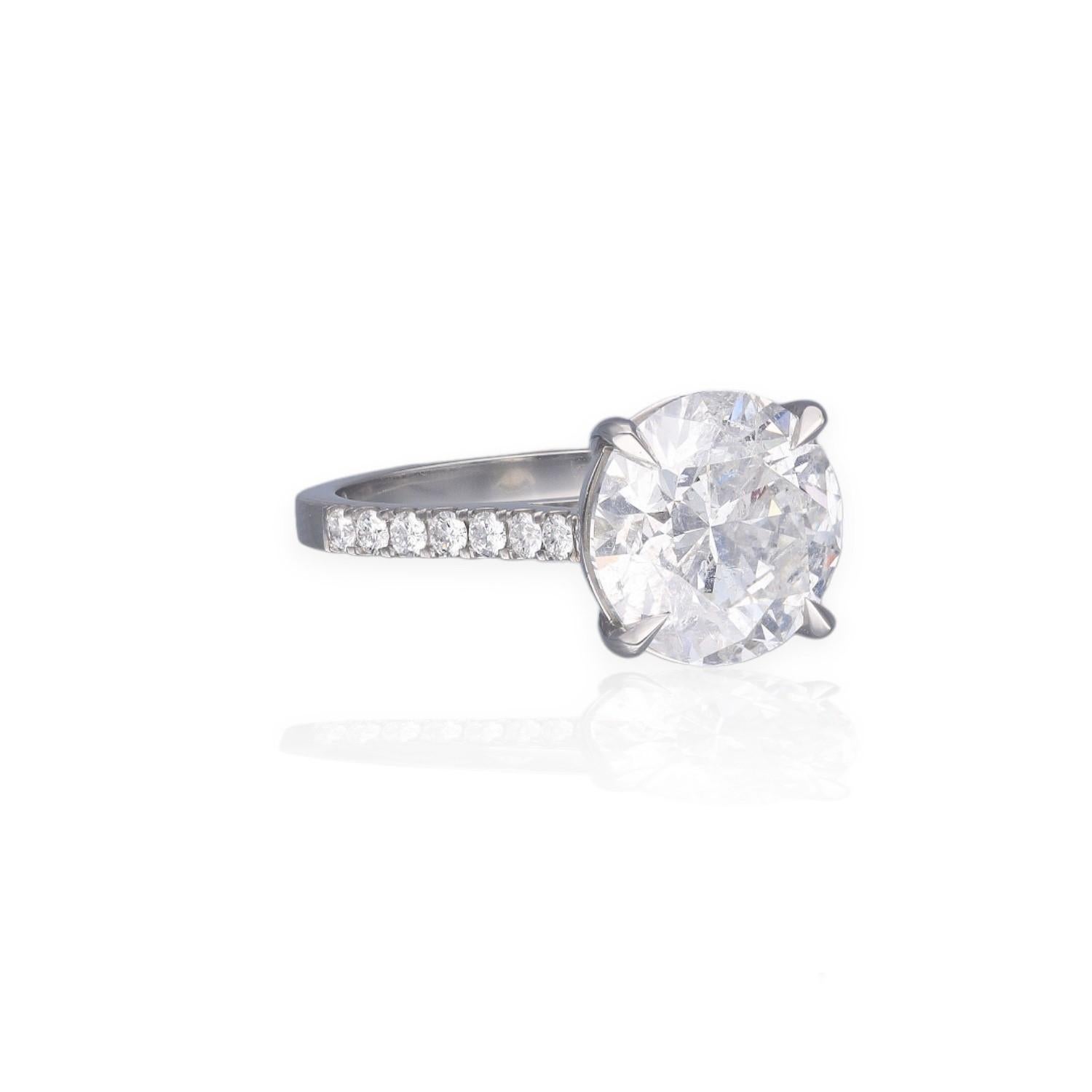Contemporary Solitare Round Diamond ring 5ct IGI certified For Sale
