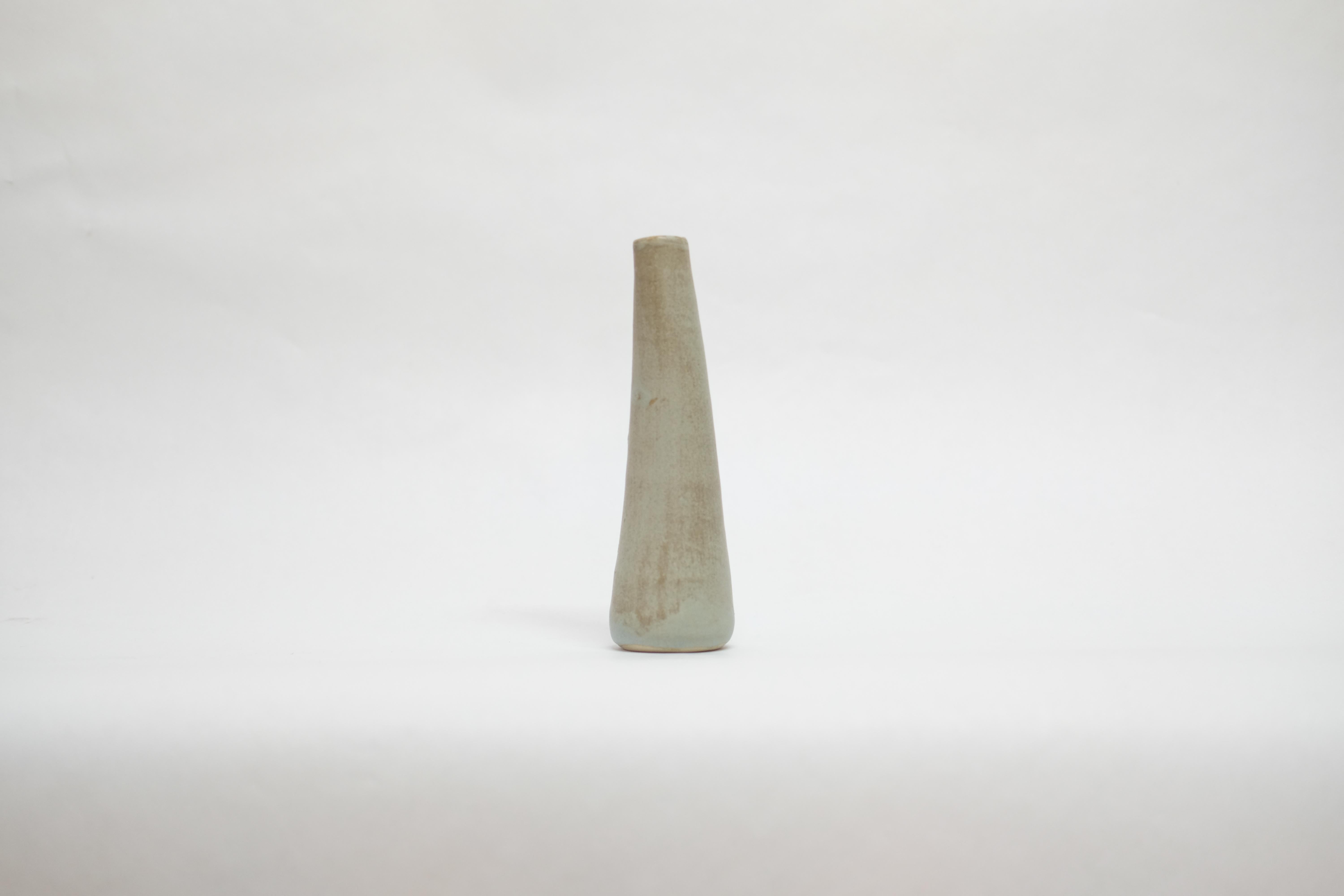 Modern Solitario Stoneware Vase by Camila Apaez For Sale