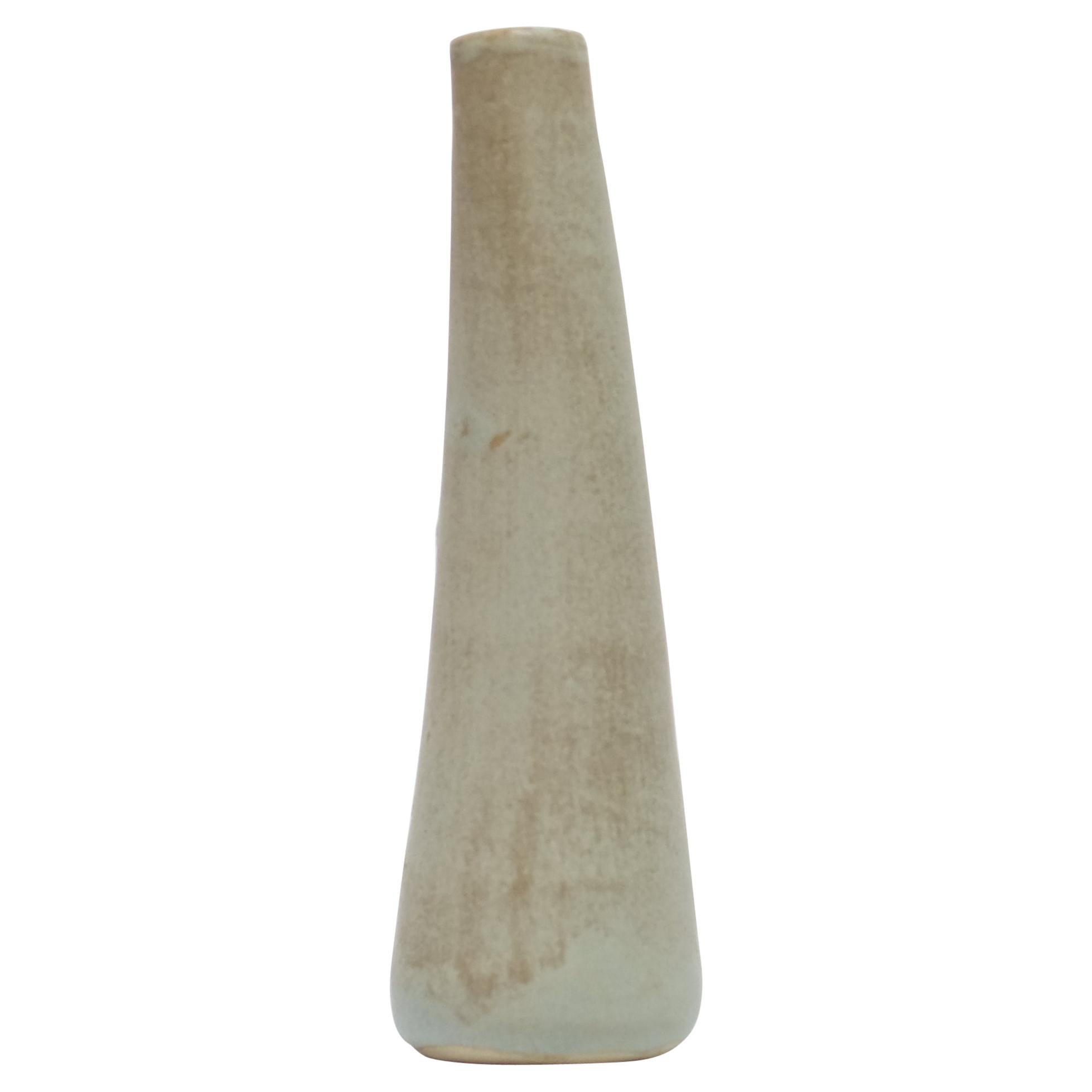 Solitario Stoneware Vase by Camila Apaez For Sale