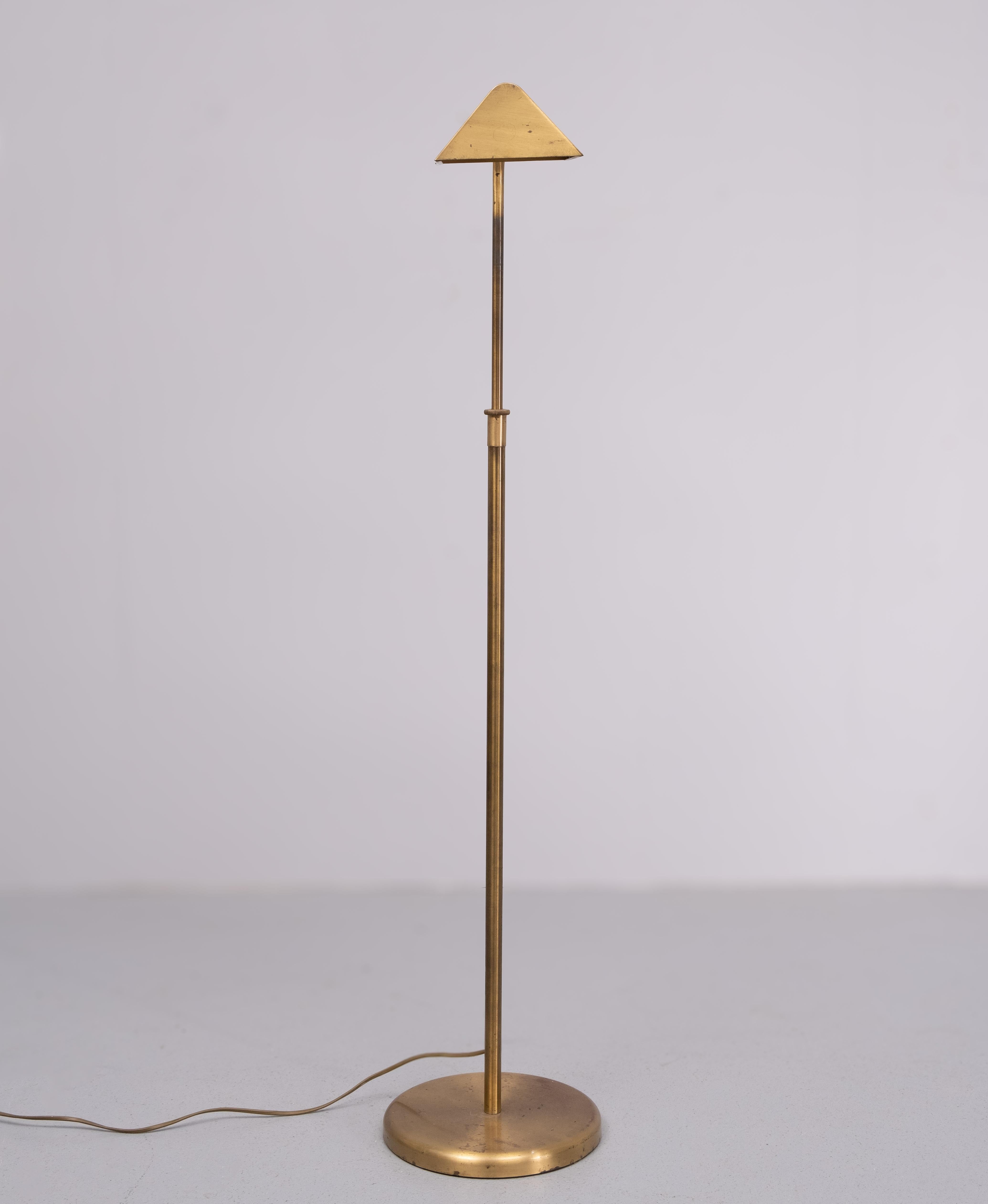 Sölken Leuchten  Bibliotheks-Stehlampe aus Messing  1970er Jahre Deutschland  (Moderne der Mitte des Jahrhunderts)