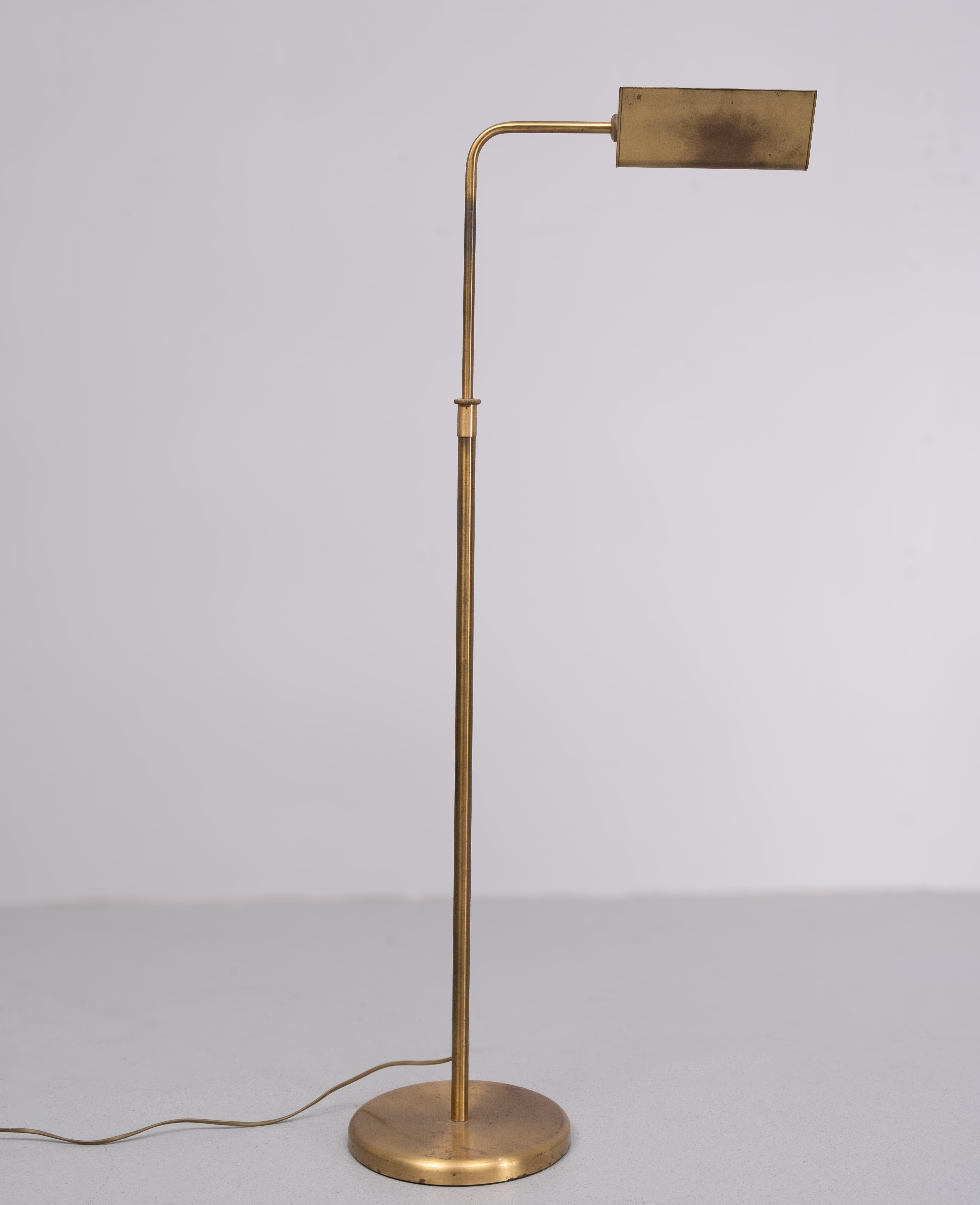 Sölken Leuchten  Bibliotheks-Stehlampe aus Messing  1970er Jahre Deutschland  2