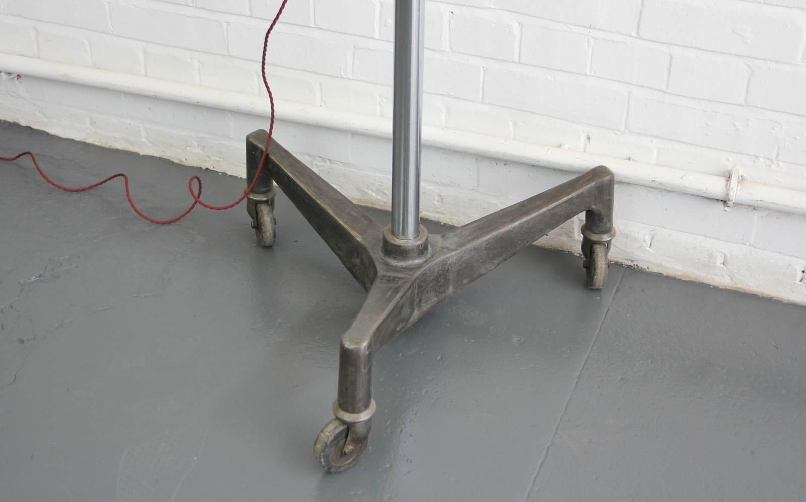 Sollux Floor Standing Medical Lamp, circa 1930s In Good Condition In Gloucester, GB