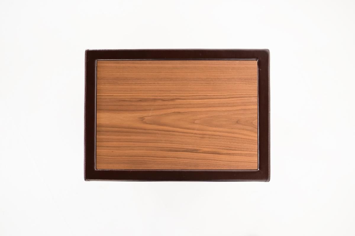 Modern Solo, Contemporary Side Table in Leather and Canaletto Walnut with Brass Legs For Sale