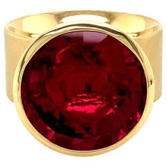 Georg Spreng - Solo Ring 18 Karat Yellow Gold natural red pink round Rubelite