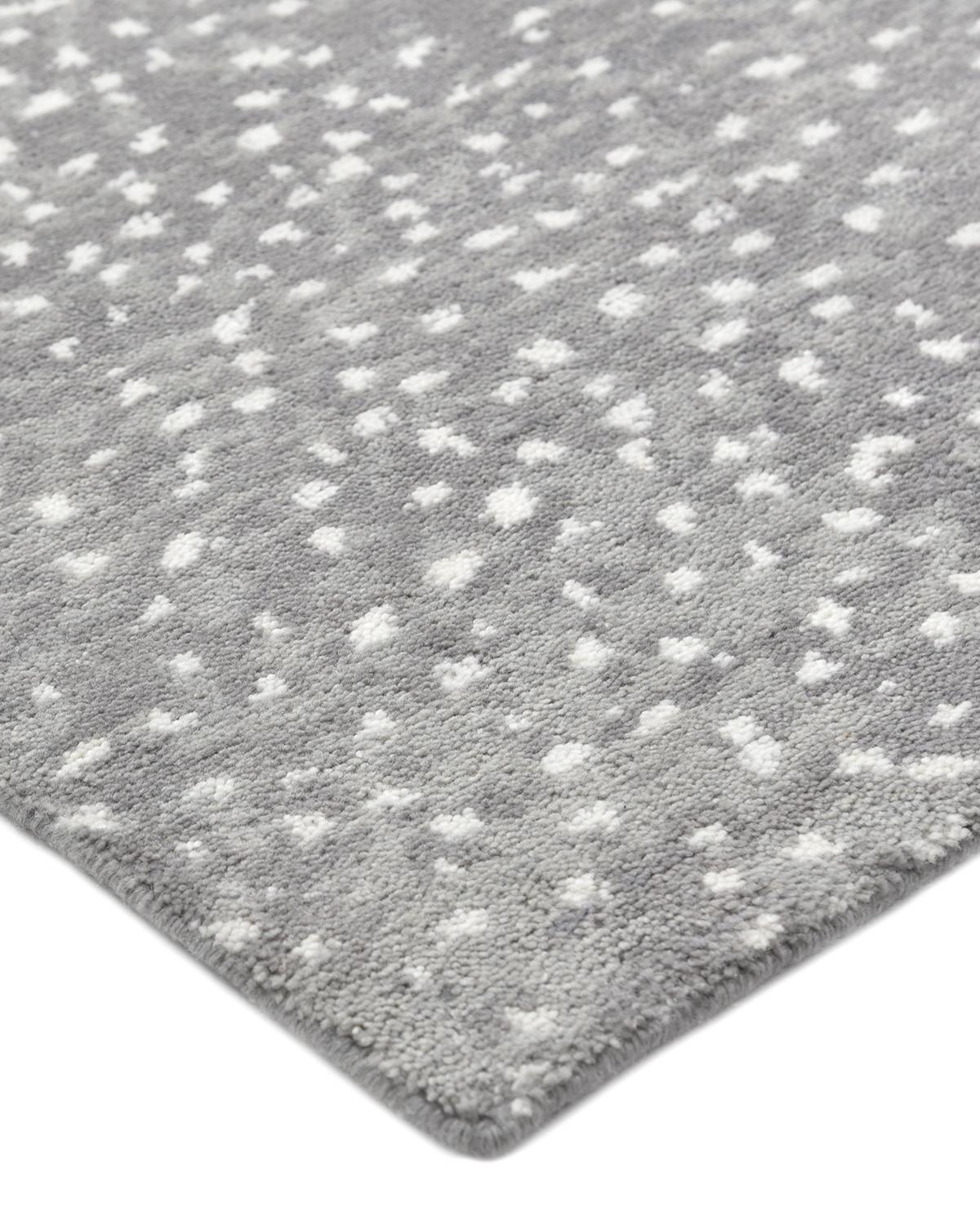 Fresh, spirited, and above all, luxurious, the rugs of the Modern collection can invigorate a traditional room as gracefully as they can ground a more contemporary space. Regardless of their color and style, there is just one thing about these rugs