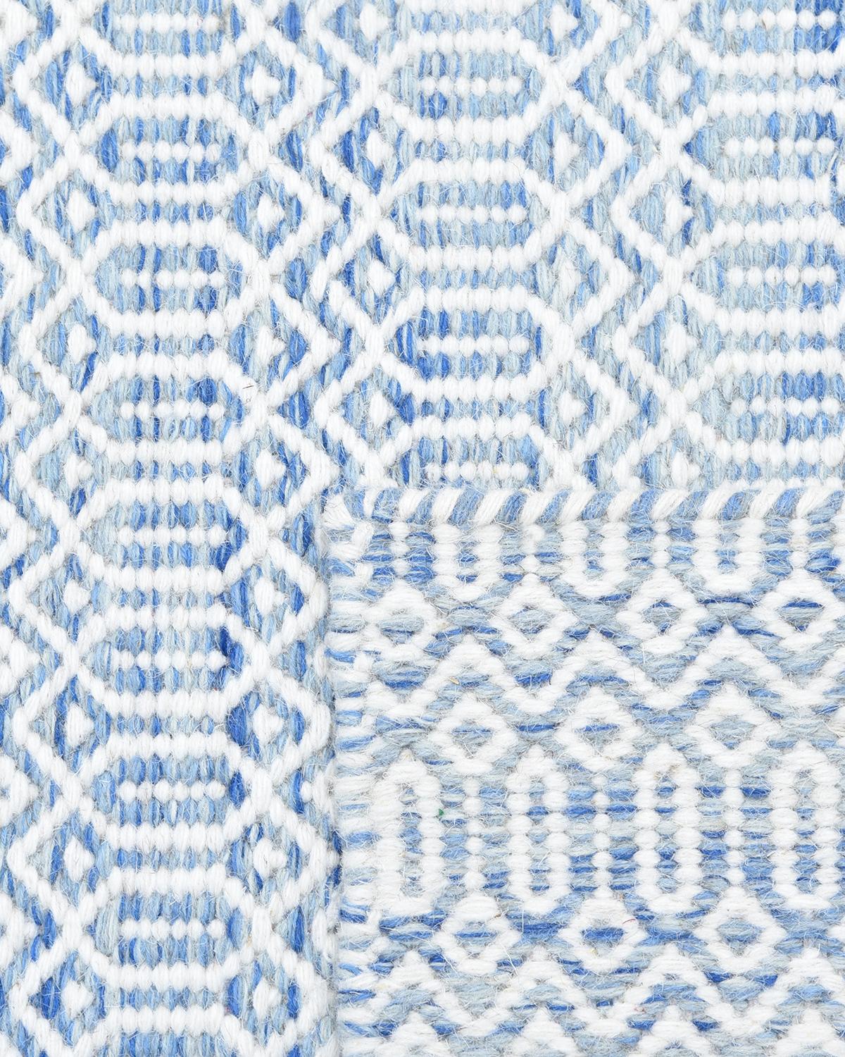 Einzelne Solo Teppiche, zeitgenössischer geometrischer handgefertigter Teppich in Blau (Indisch) im Angebot