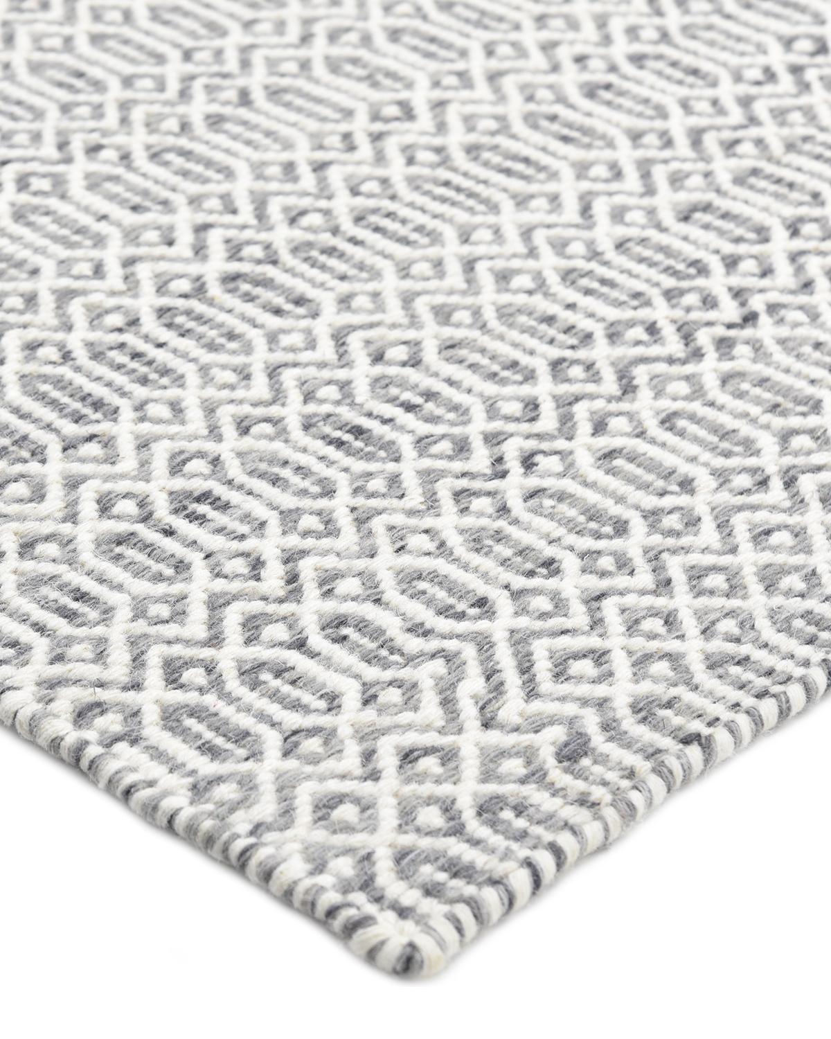 Langlebige und pflegeleichte Flachgewebeteppiche sind besonders beliebt in stark frequentierten ROOMS und in Haushalten mit Kindern und Haustieren. Die handgewebten Teppiche der Flatweave Collection'S sind nicht nur schön, sondern auch praktisch.