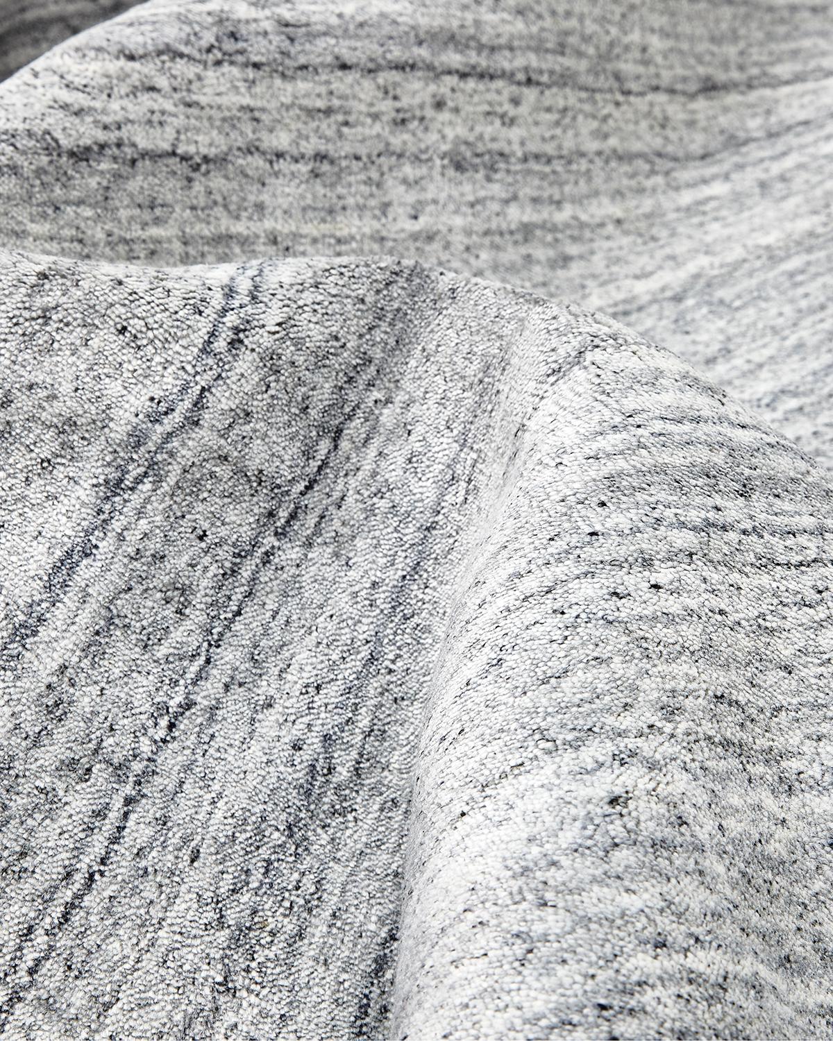 Indien Tapis Solo Harbor Contemporary Solid Handmade Area Rug Gray en vente