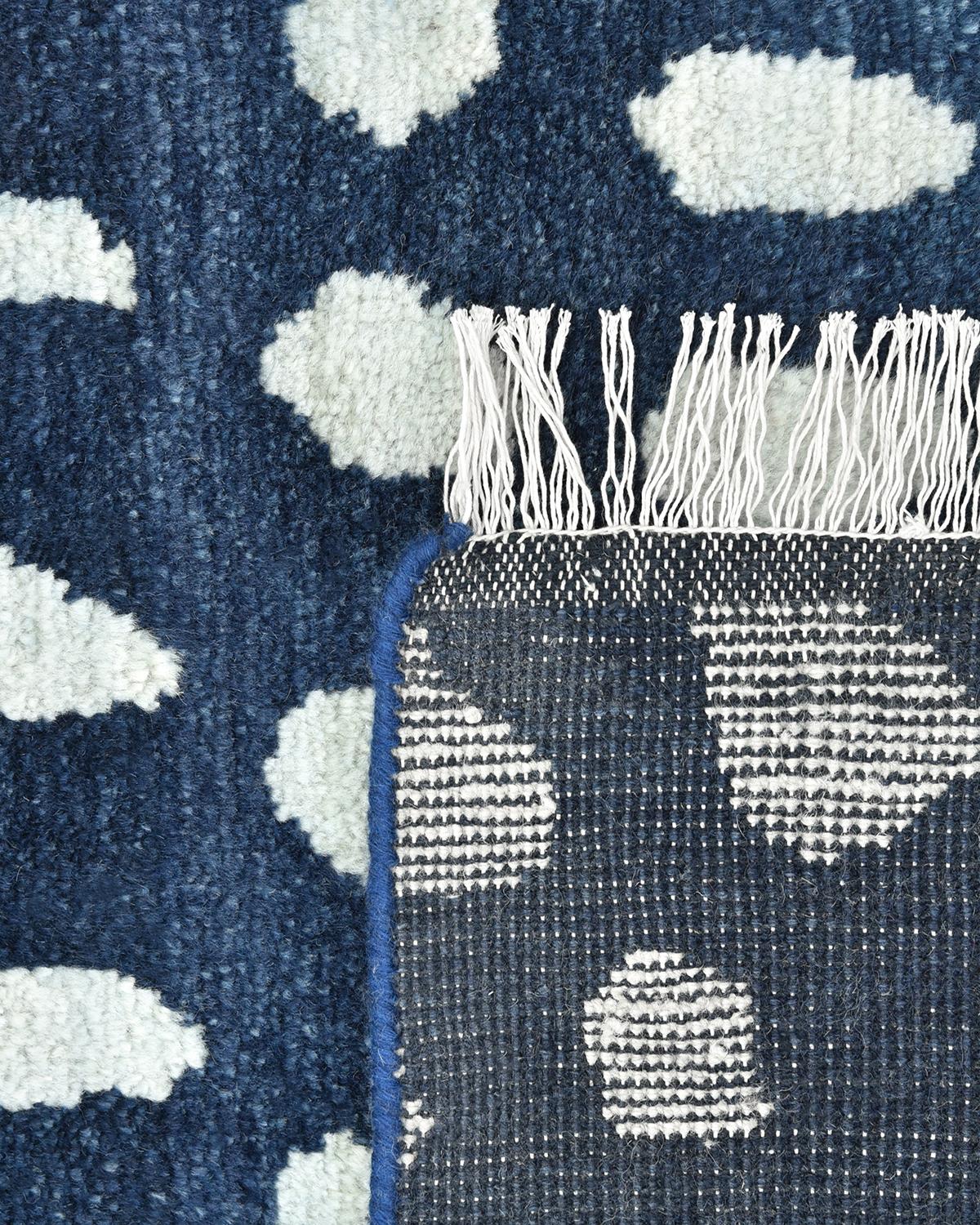 Solo Teppiche Irmgard Bohemian Animal Handgefertigter Teppich Blau (Indisch) im Angebot