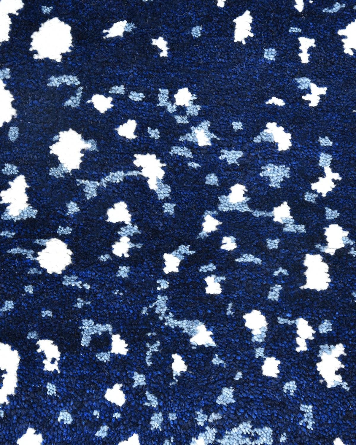 Einzelne Solo-Teppiche Louis Zeitgenössischer handgefertigter Teppich in Blau (Moderne) im Angebot