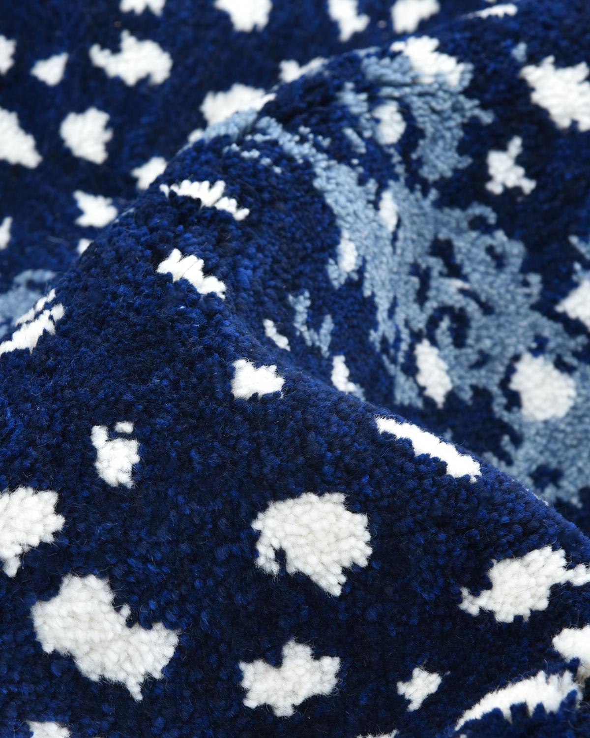Coton Solo Rugs Modernity Animal Tapis de sol bleu noué à la main en vente
