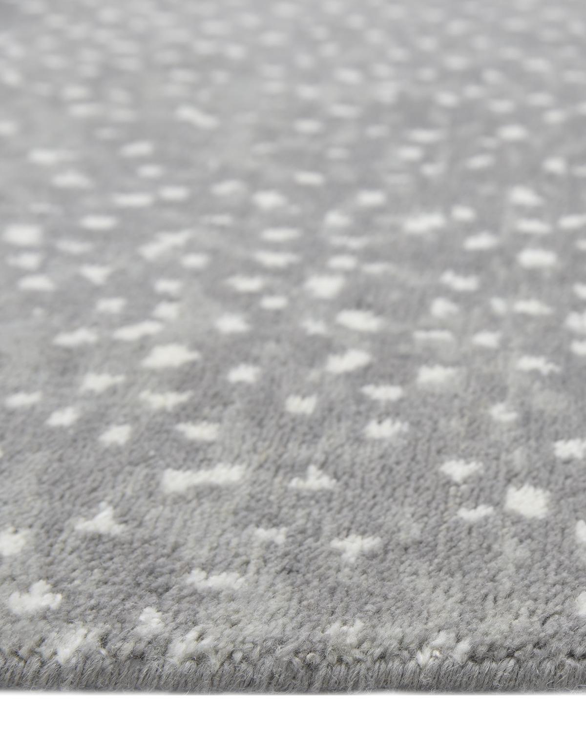 Moderner handgeknüpfter grauer 8 x 10 Teppich mit Tiermotiven (21. Jahrhundert und zeitgenössisch) im Angebot