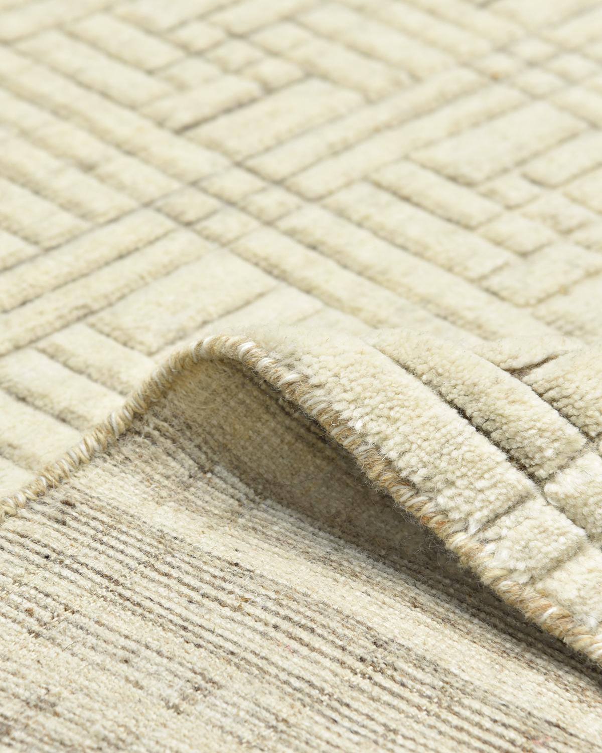 Moderner geometrischer handgeknüpfter Teppich in Beige, 8 x 10 im Zustand „Neu“ im Angebot in Norwalk, CT