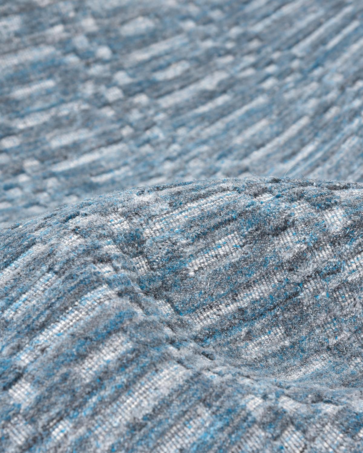 Coton Solo Rugs Modernity Tapis de sol massif bleu tissé à la main en vente