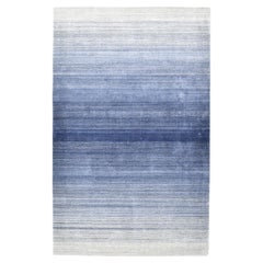 Moderner gestreifter handgewebter Teppich in Blau 5 x 8