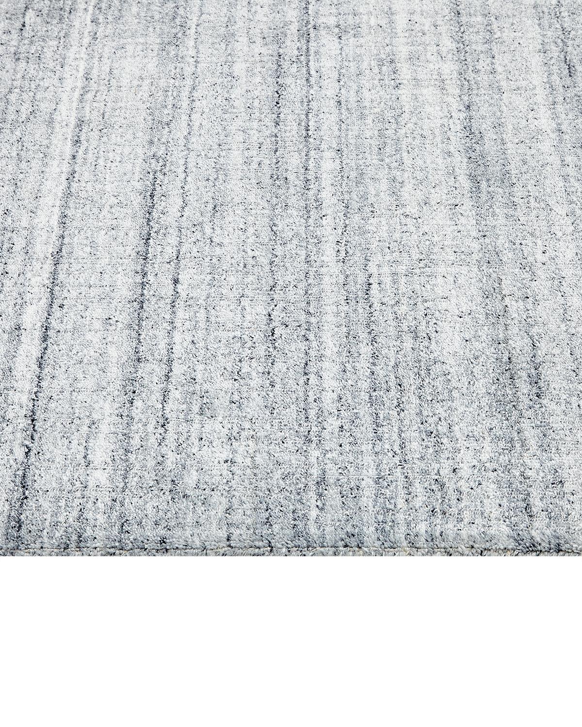 Moderner gestreifter, handgefalteter, grauer Teppich 5 x 8 (Baumwolle) im Angebot