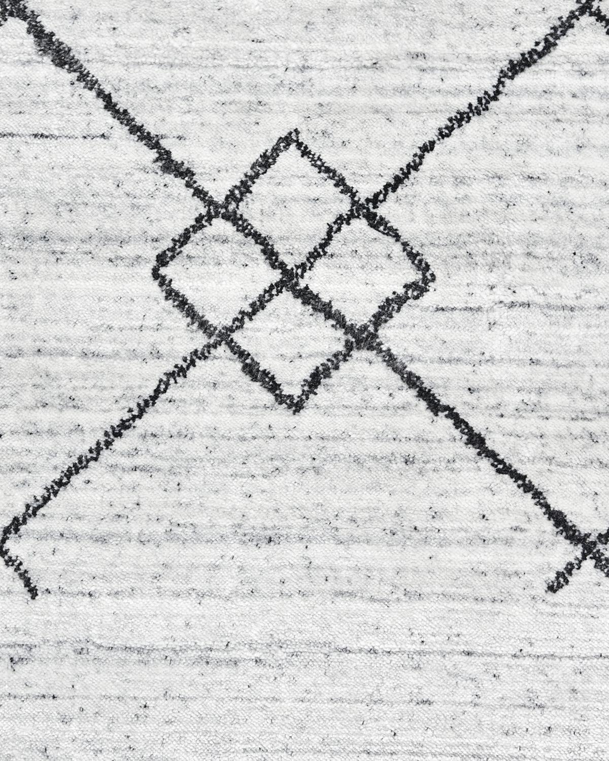 Marokkanischer, geometrischer, handgewebter, elfenbeinfarbener 8 x 10 Teppich (Indisch) im Angebot