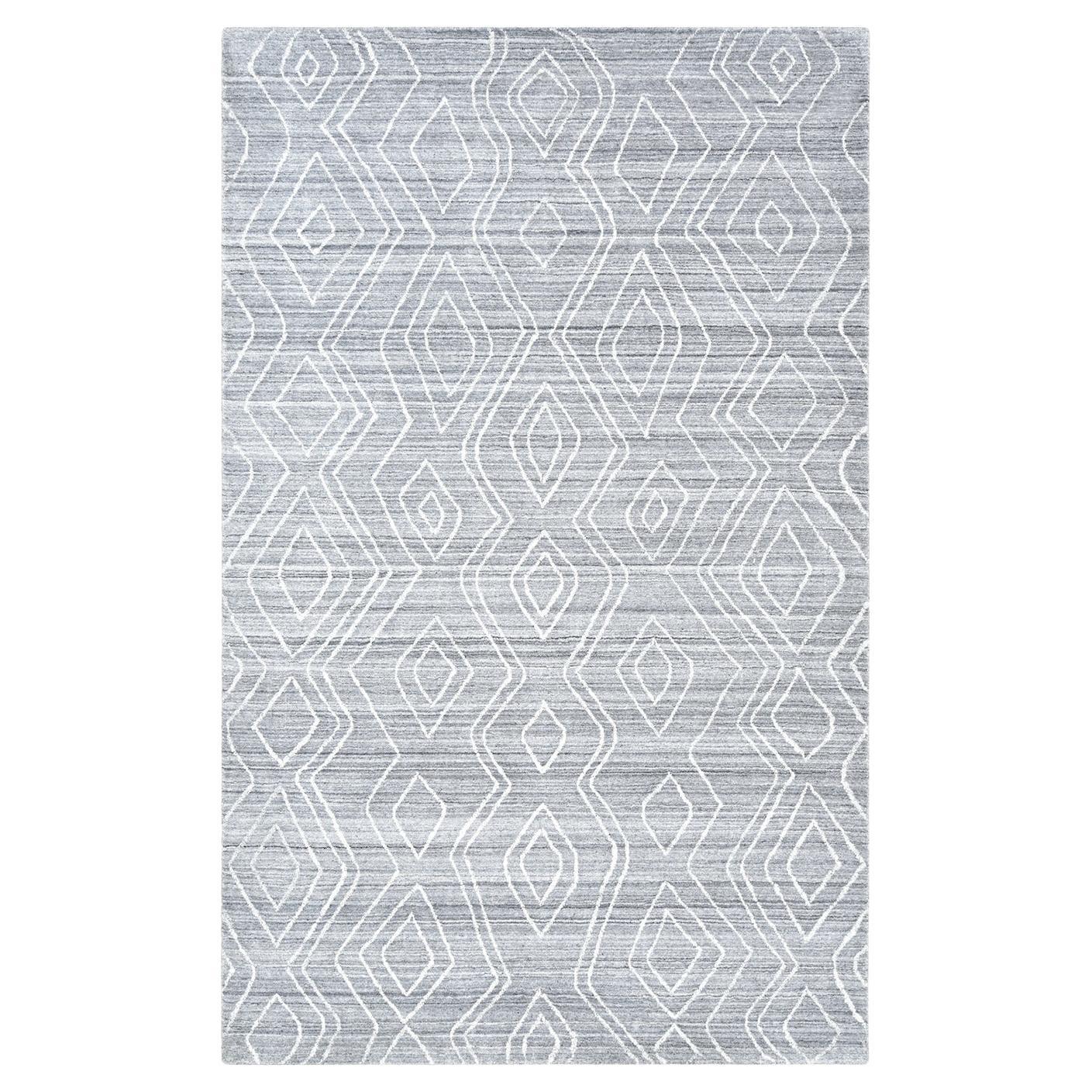 Marokkanischer geometrischer handgefäßer Teppich in Hellgrau 4 x 6 im Angebot