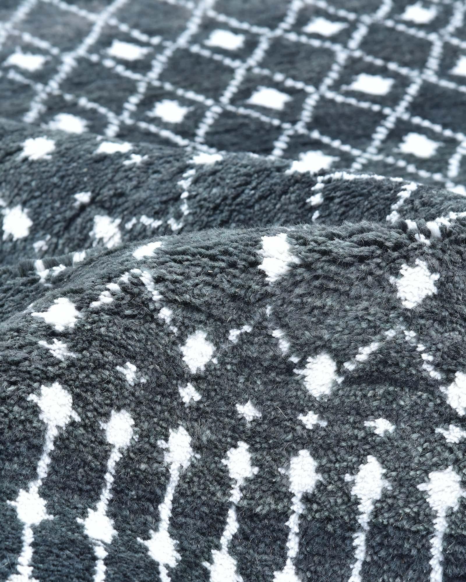 Marokkanischer handgeknüpfter grauer 5 x 8 Teppich (Baumwolle) im Angebot