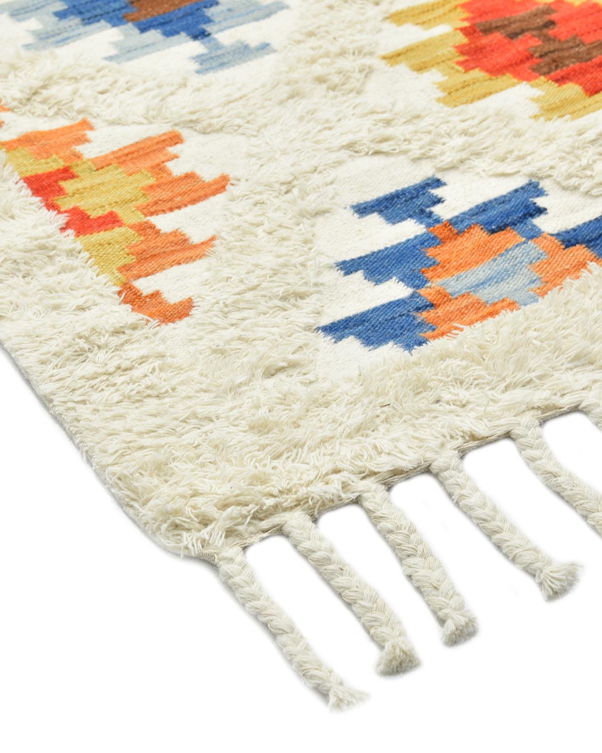 Moroccan rugs such as Beni Ourains and zboucherouites are highly prized for their plush pile that makes walking barefoot a delight. Hand-knotted of sumptuous wool with designs inspired by centuries-old tribal motifs, the Shaggy Moroccan collection