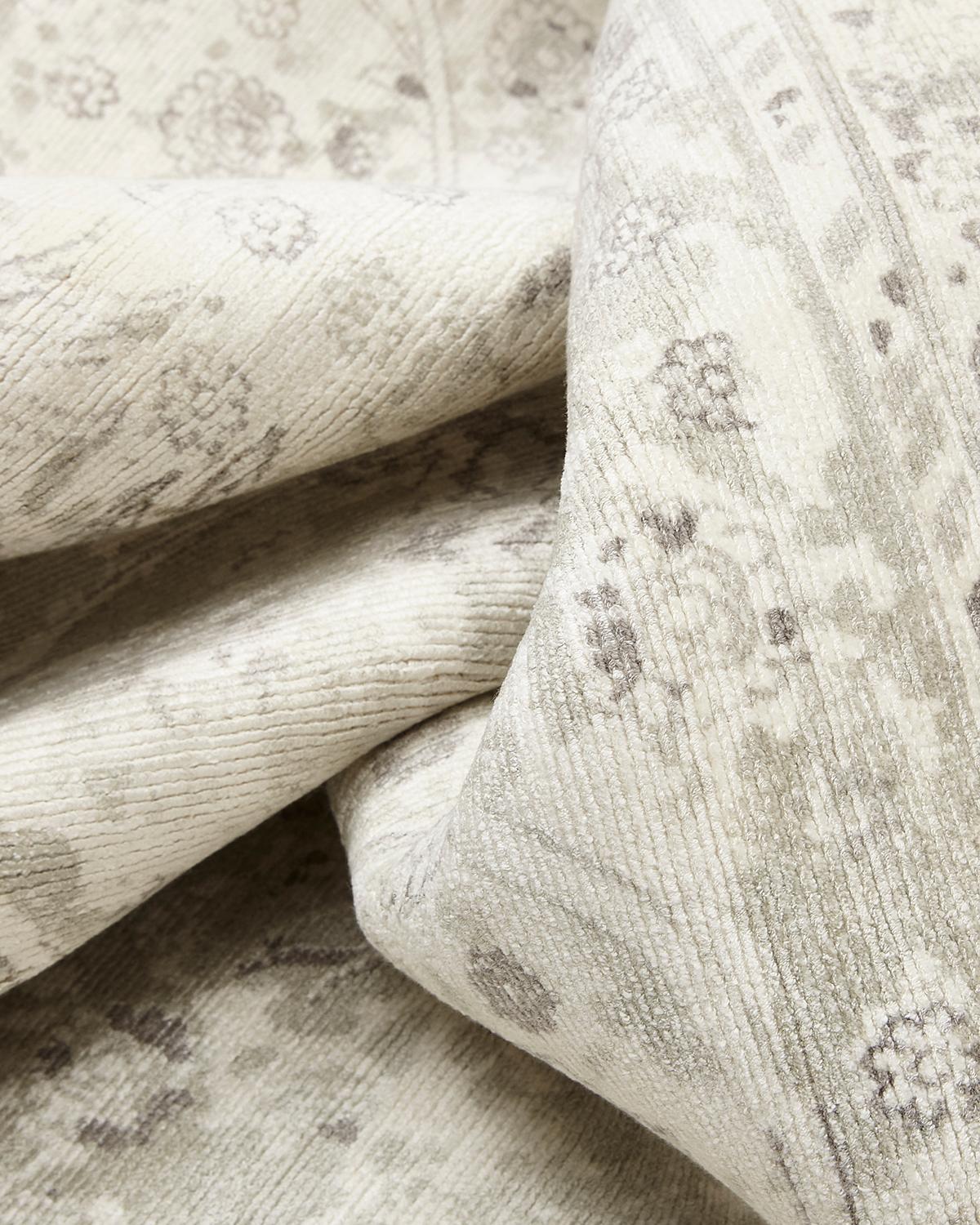Solo Rugs Alfombra floral contemporánea hecha a mano Gris Indio en venta