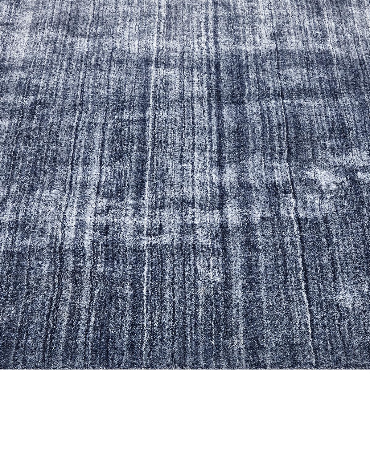 Indien Solo Rugs Solid Modern Hand Loomed Blue Runner Area Rug (tapis de course bleu) en vente