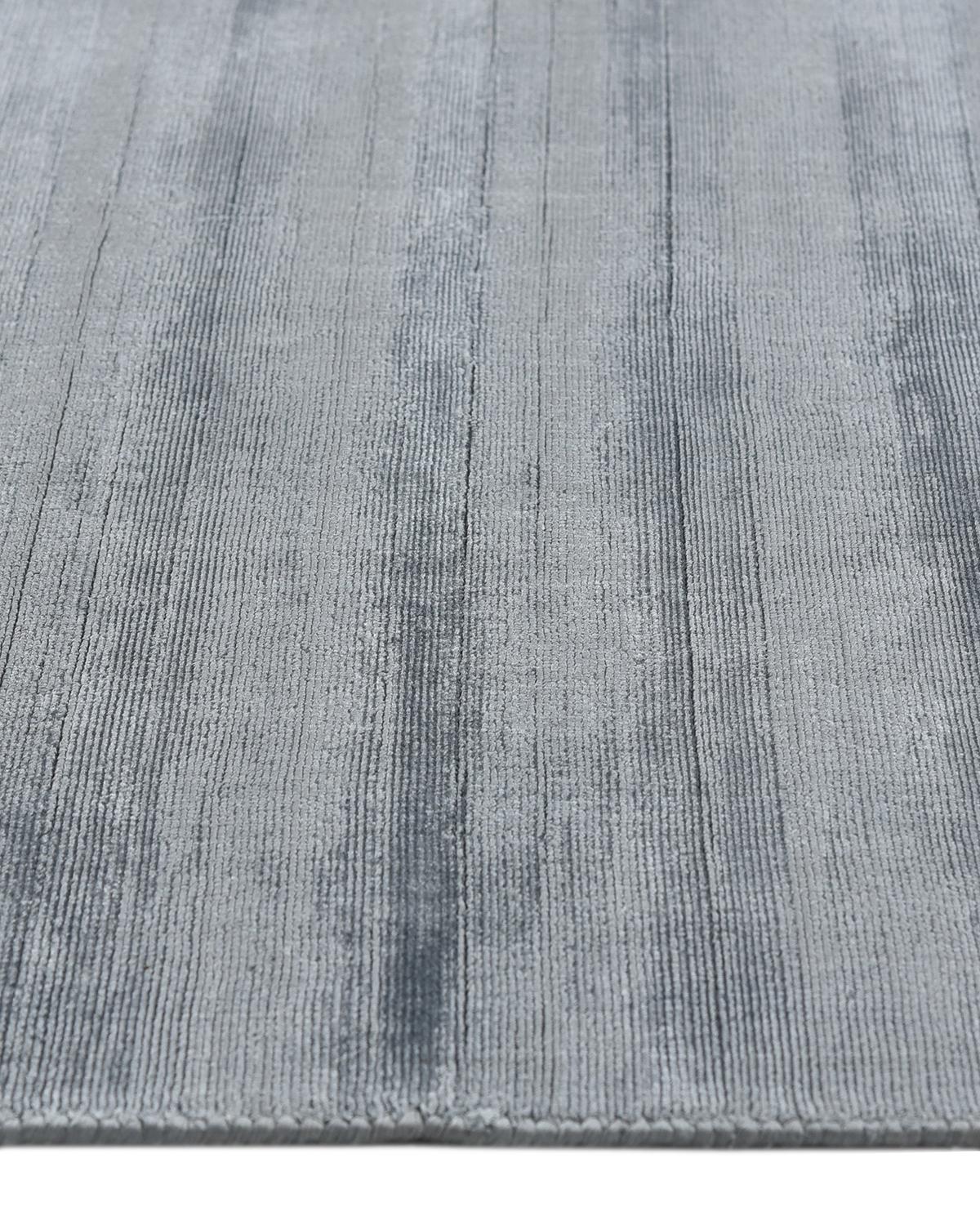 Contemporary Solo Rugs Solid Modern Hand Loomed Gray Area Rug For Sale