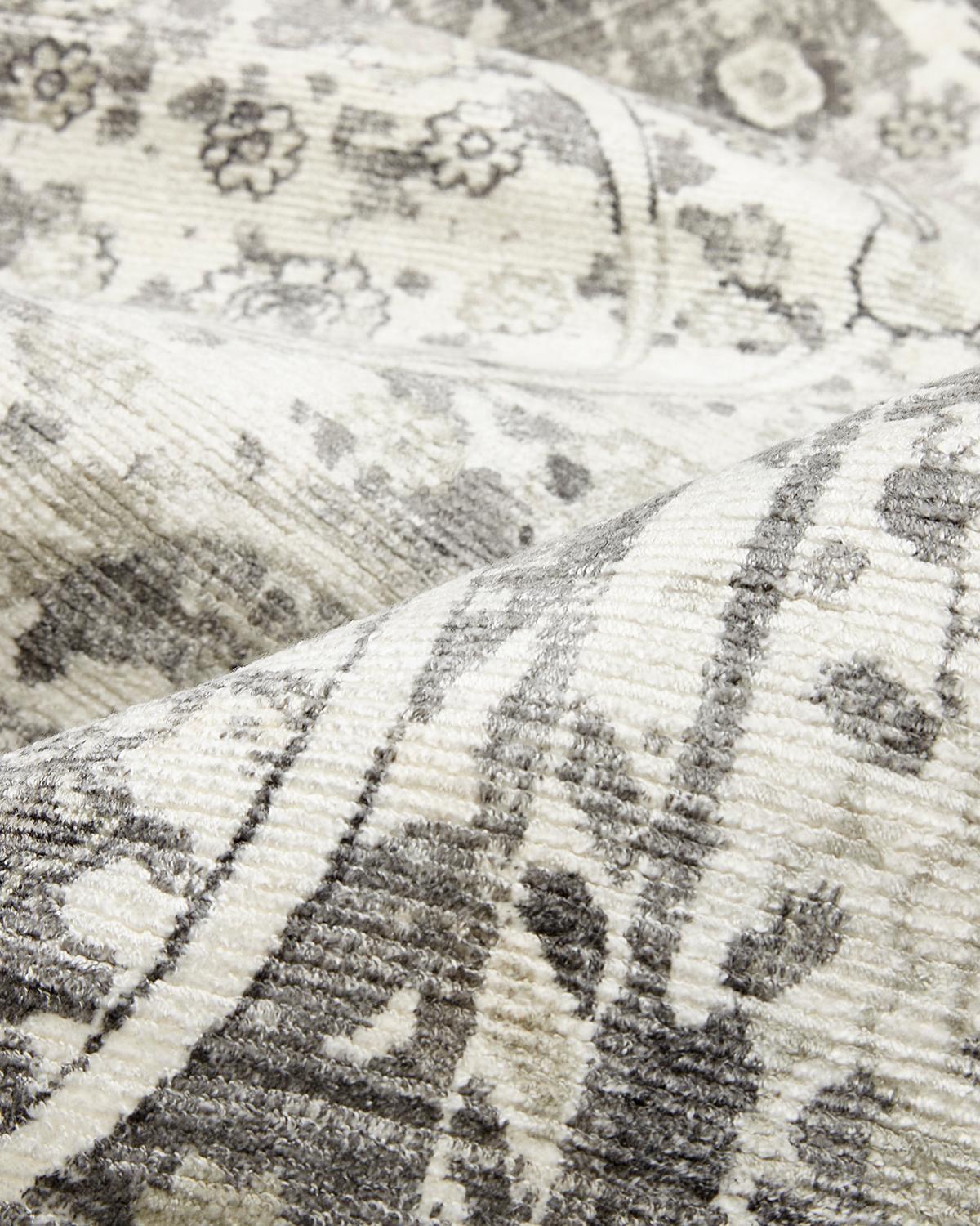 Solo Rugs Transitional Floral Hand Loomed Gray Area Rug im Zustand „Neu“ im Angebot in Norwalk, CT